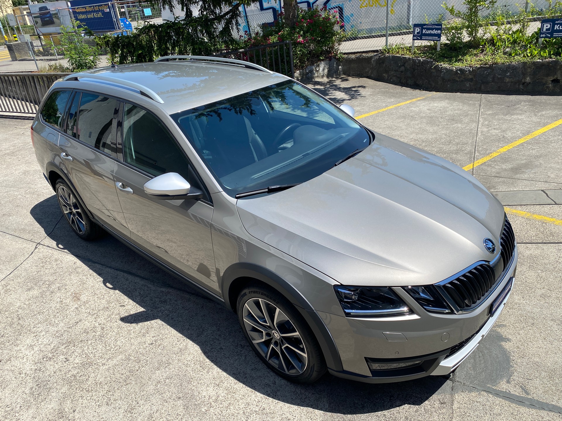 SKODA Octavia Combi 2.0 TSI Scout 4x4 DSG-image-5