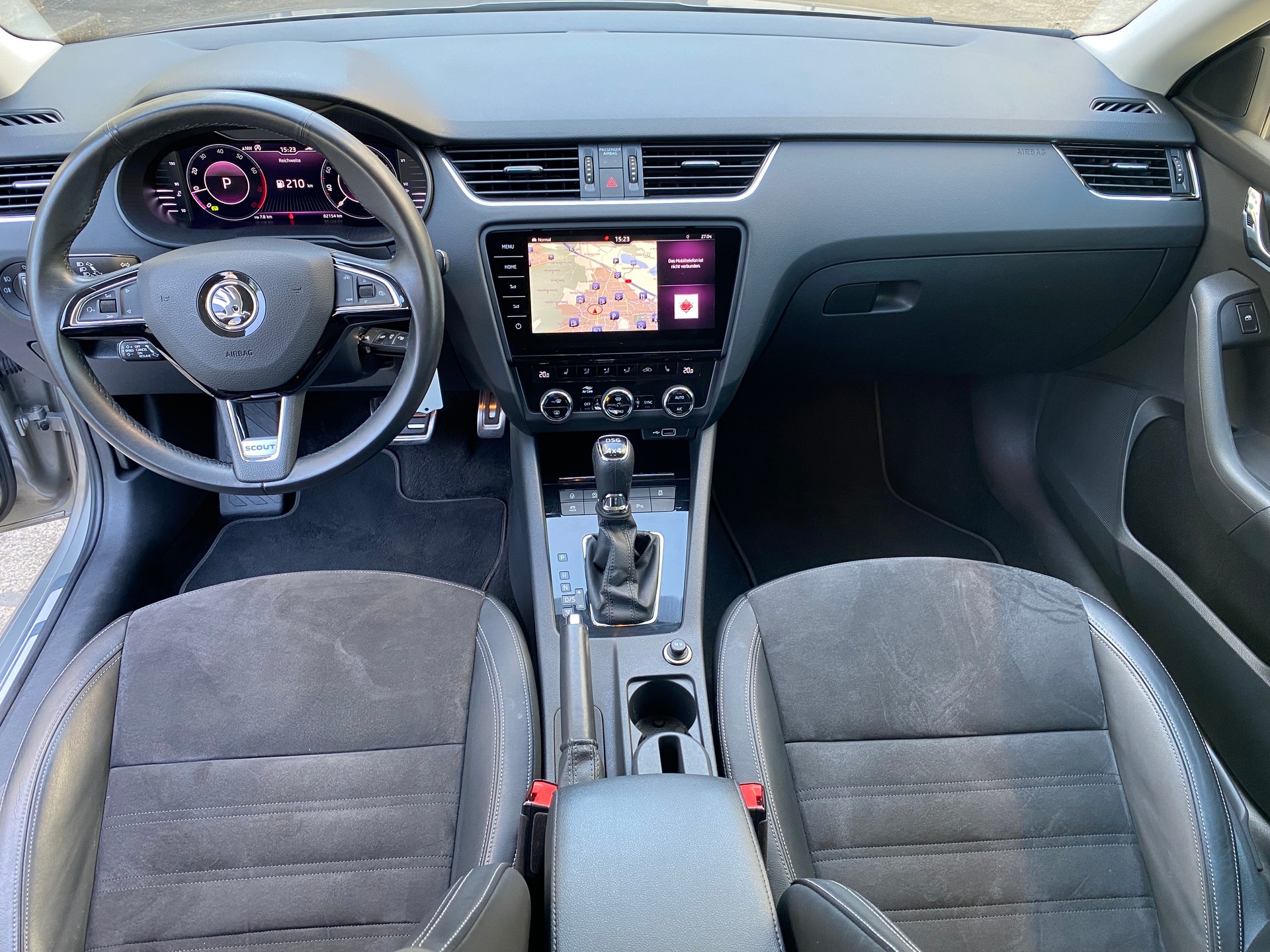 SKODA Octavia Combi 2.0 TSI Scout 4x4 DSG-image-15