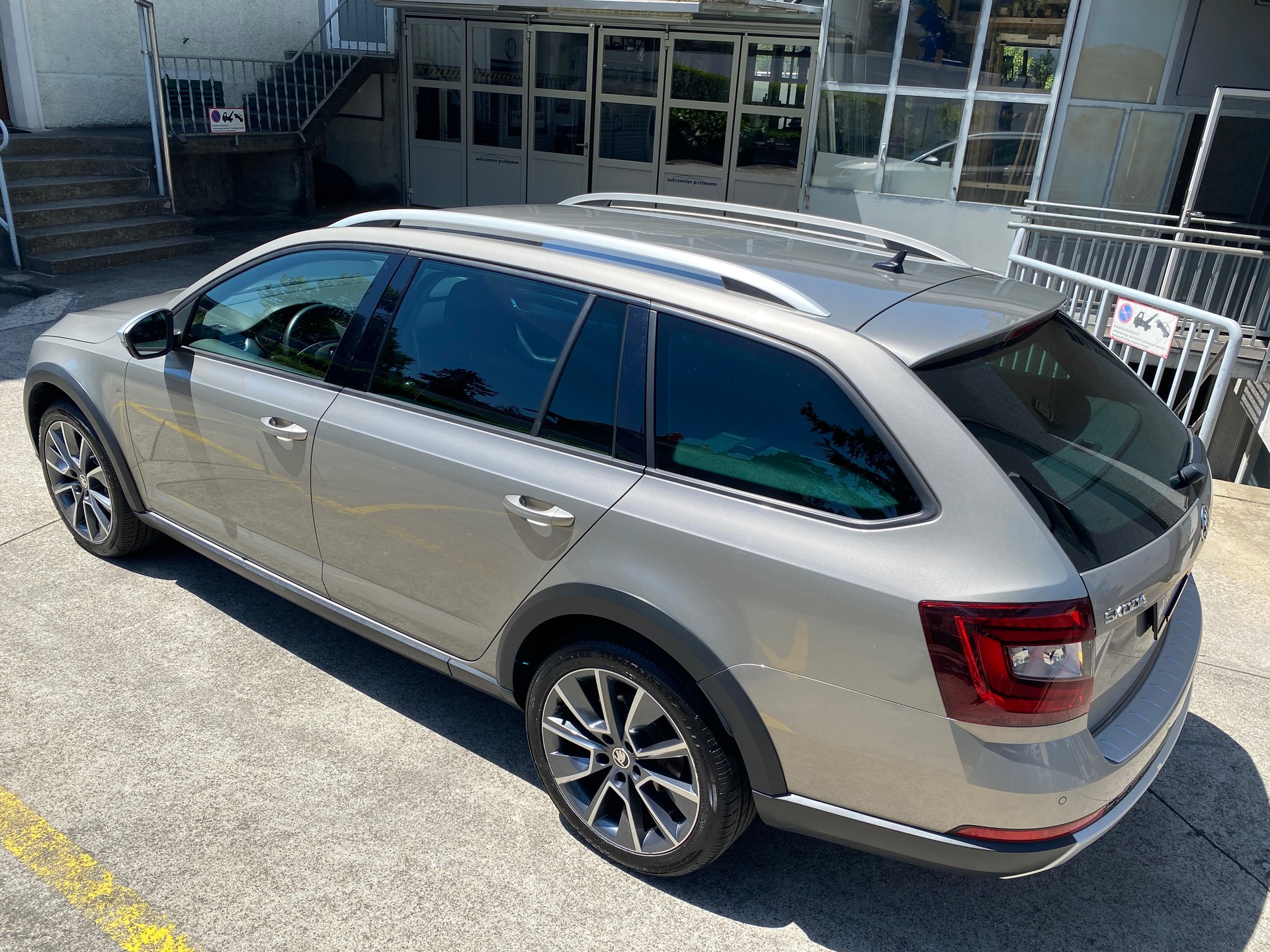 SKODA Octavia Combi 2.0 TSI Scout 4x4 DSG-image-13
