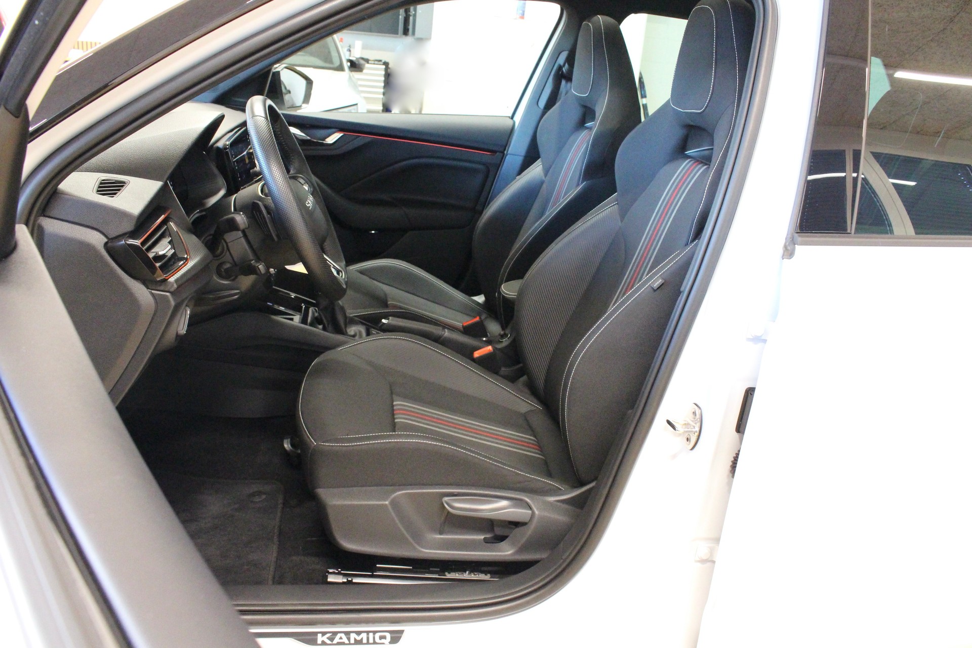 SKODA Kamiq 1.5 TSI Monte Carlo DSG 150PS • Facelfit • Panorama-Glasdach • Elektr. Heckklappe • Elektr. AHK • 60 M. Garantie-image-10