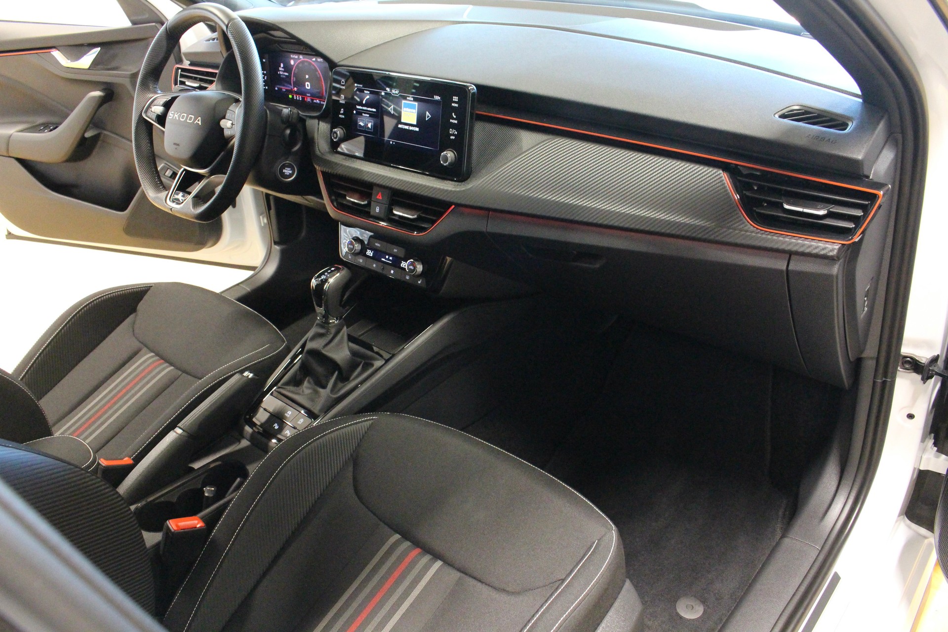 SKODA Kamiq 1.5 TSI Monte Carlo DSG 150PS • Facelfit • Panorama-Glasdach • Elektr. Heckklappe • Elektr. AHK • 60 M. Garantie-image-14