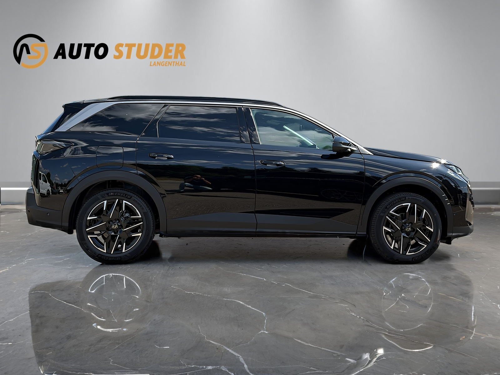 PEUGEOT 5008 1.2 Hybrid Allure Premium-image-12