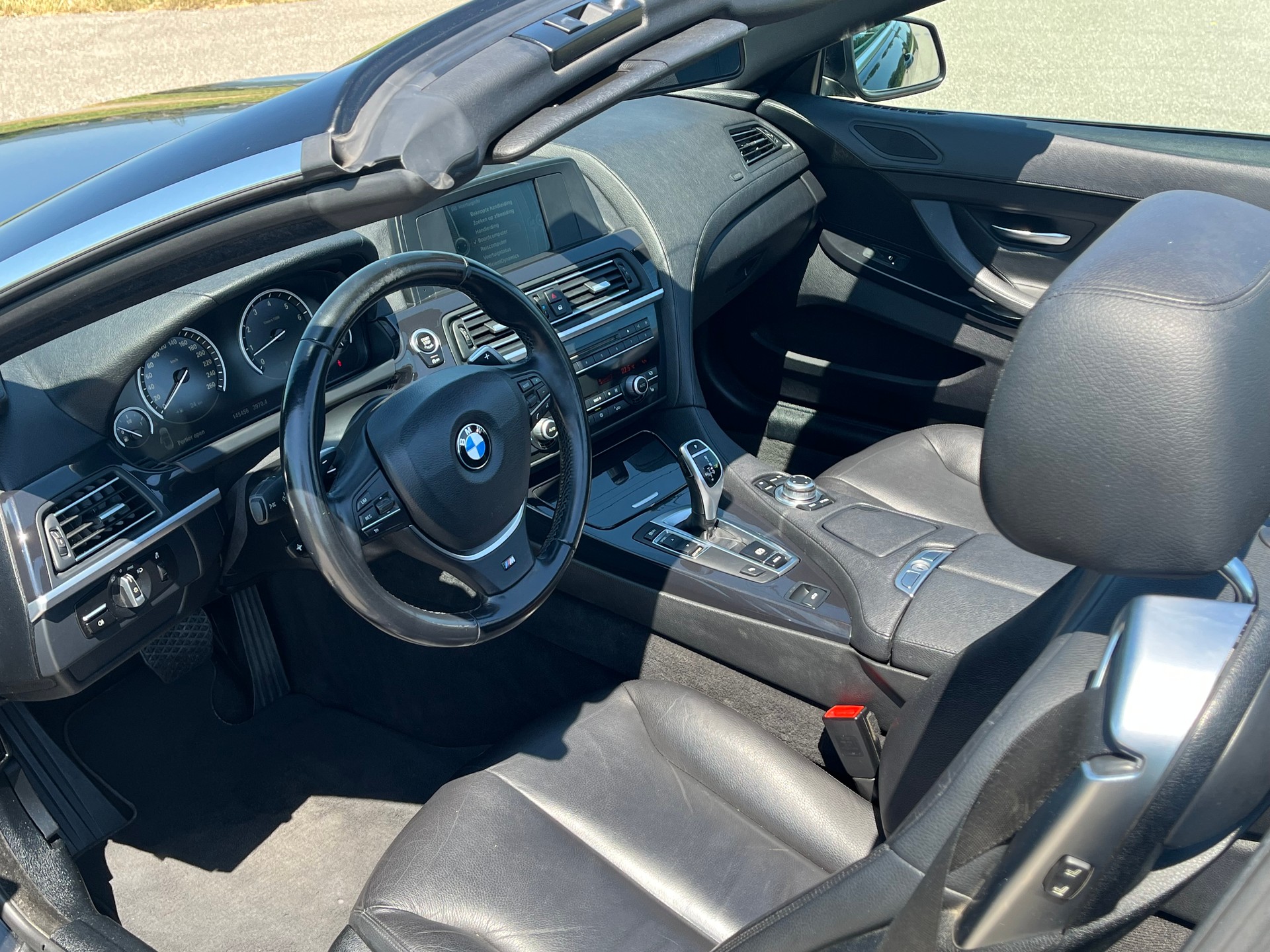 BMW 640i Cabrio-image-6