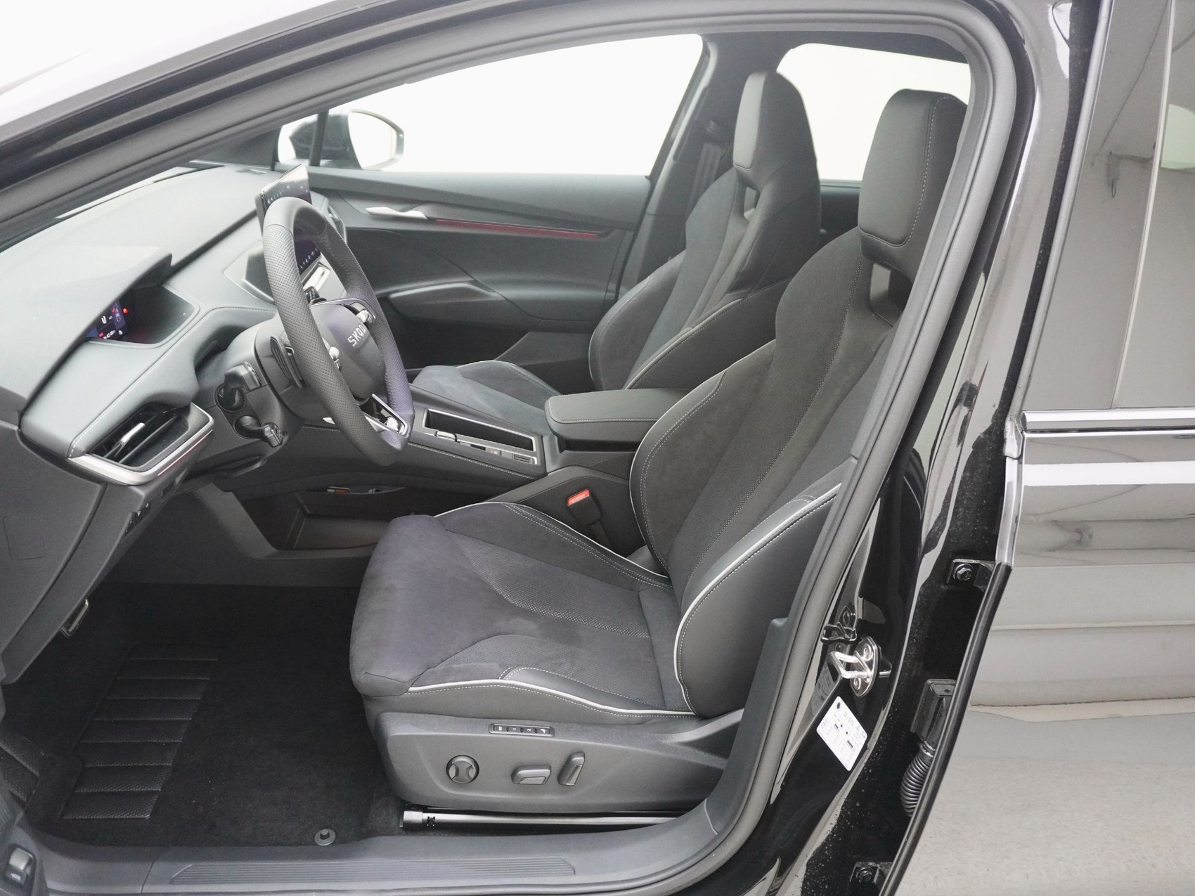 SKODA Enyaq iV 85x SportLine MAXX-image-12