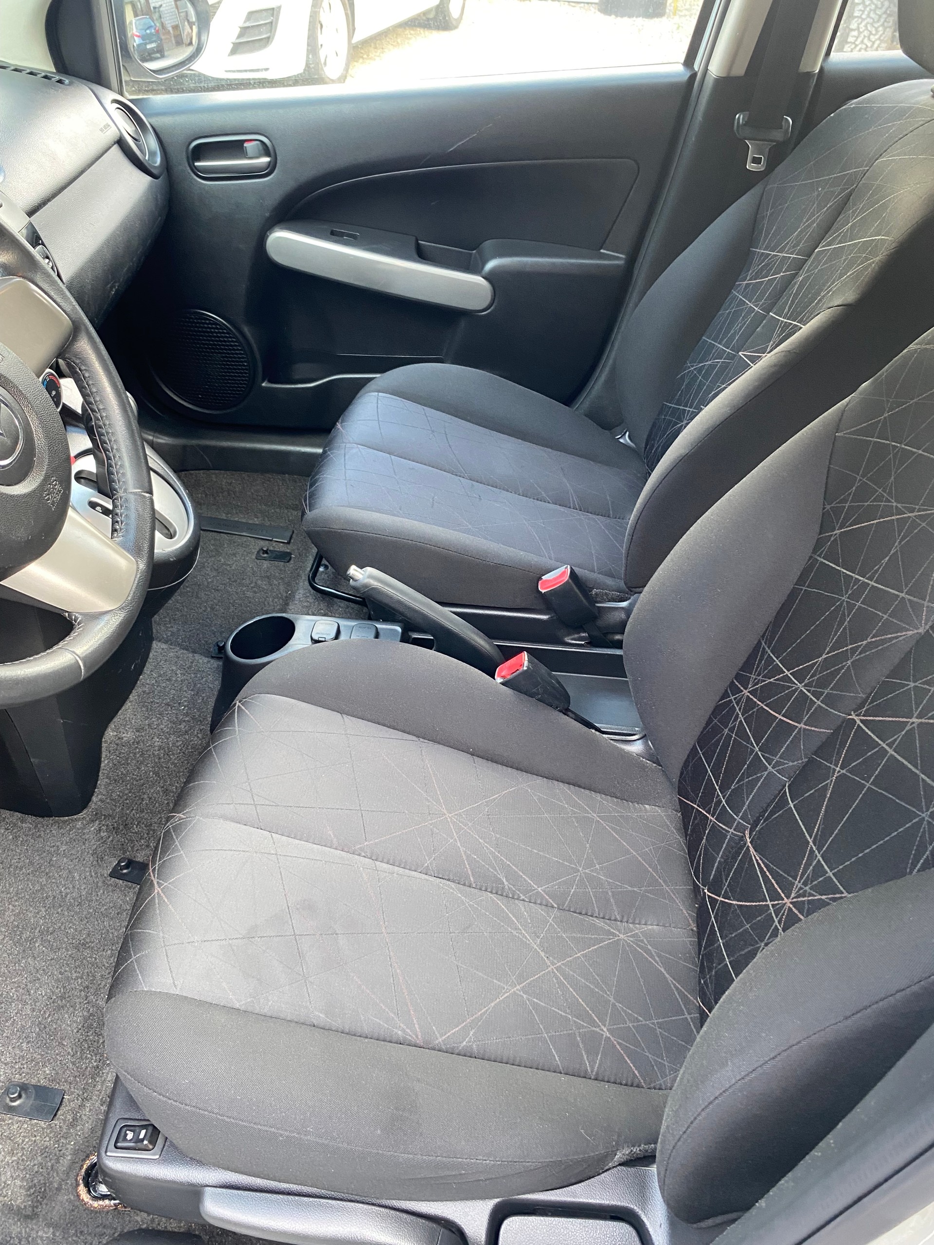 MAZDA 2 1.5i 16V Exclusive Automatic-image-9