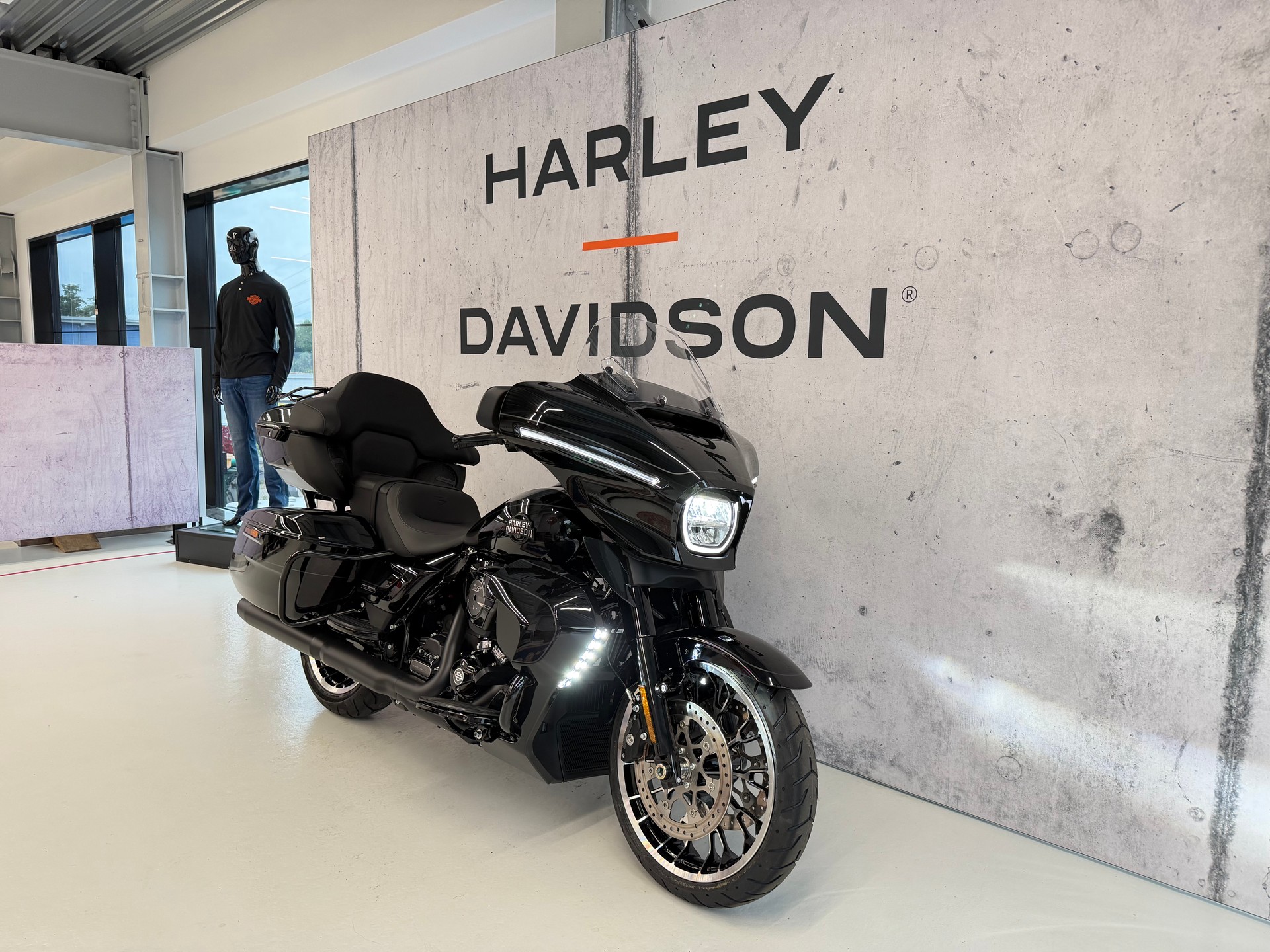 HARLEY-DAVIDSON FLHXL Street Glide Limited 117-showroom-element-1