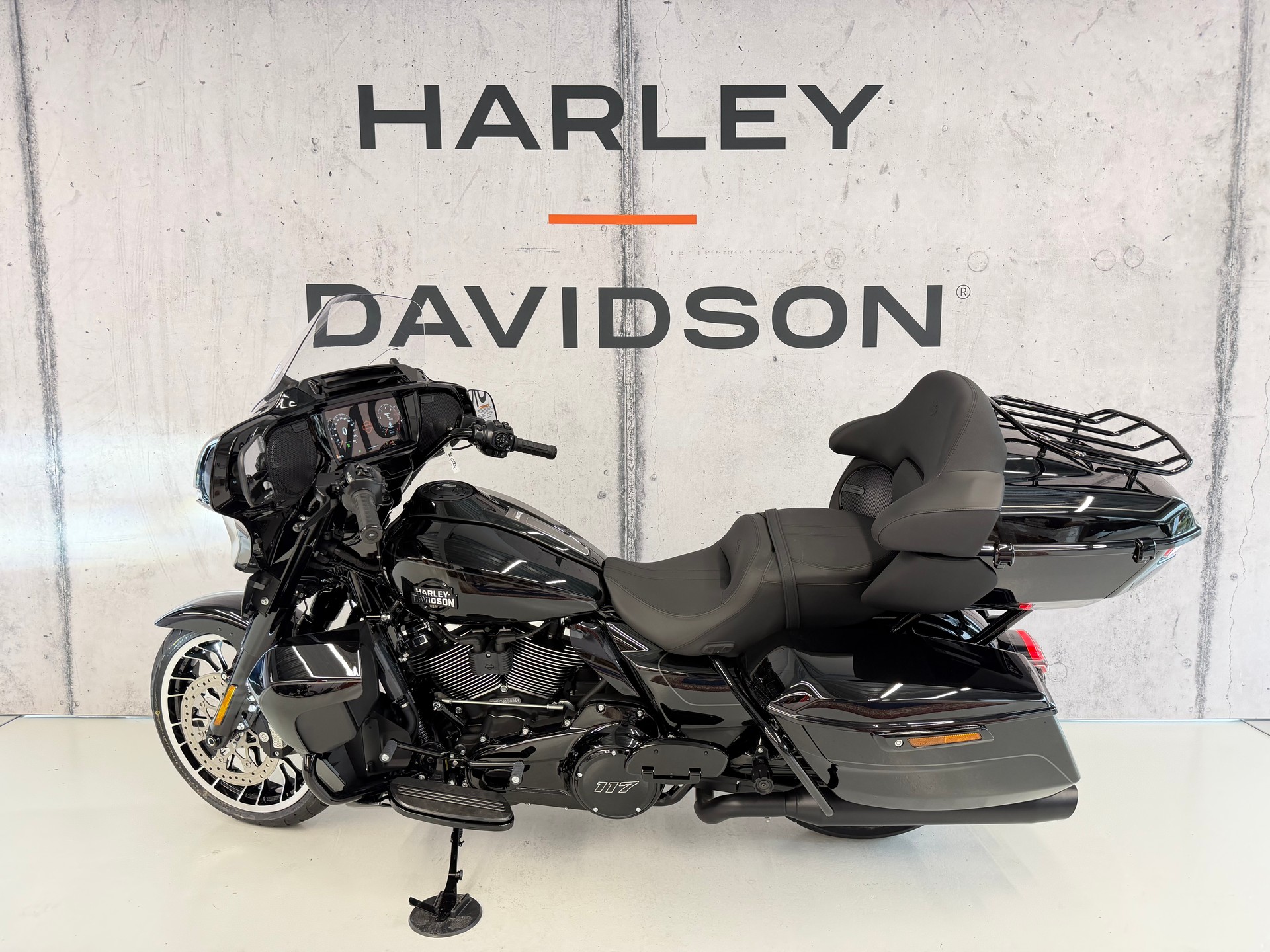HARLEY-DAVIDSON FLHXL Street Glide Limited 117-showroom-element-3
