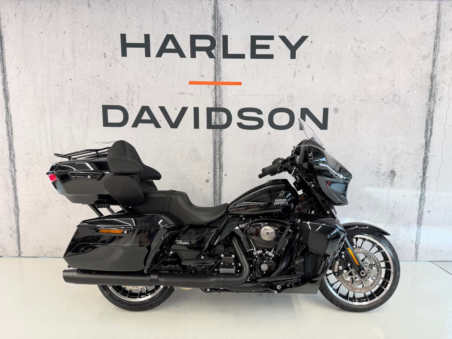HARLEY-DAVIDSON FLHXL Street Glide Limited 117