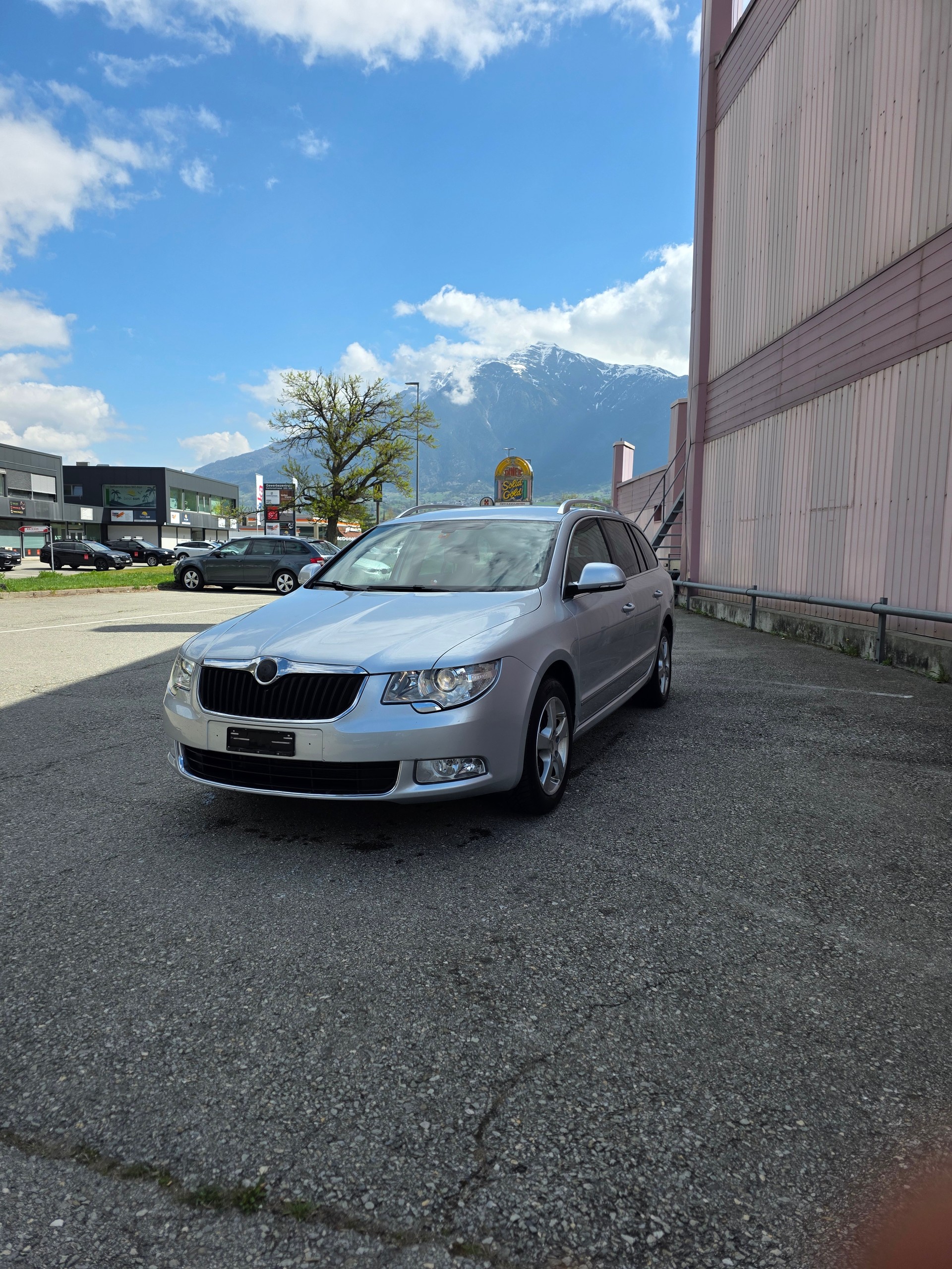 SKODA Superb Combi 2.0 TDi AllDrive 4x4-image-1