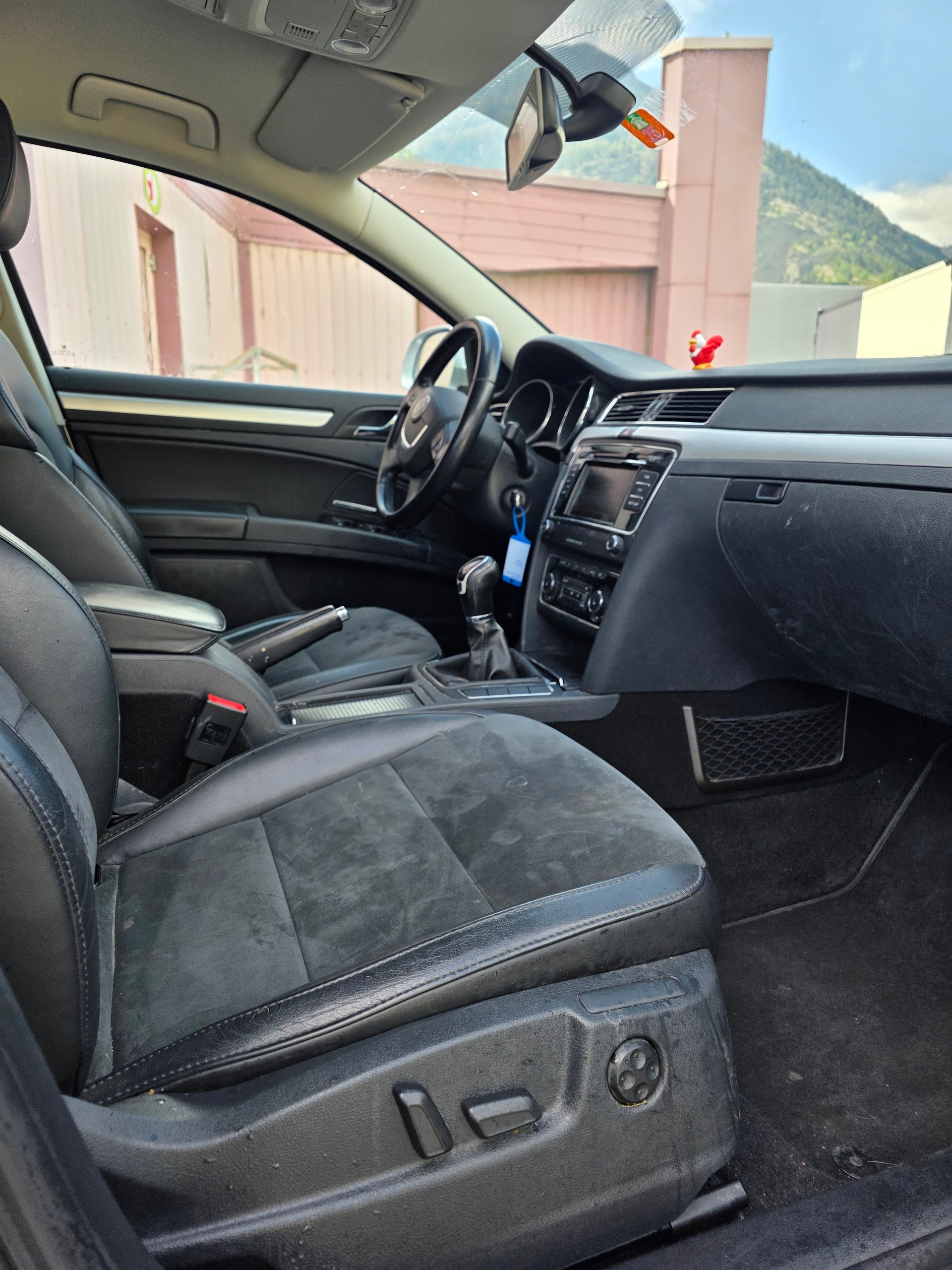 SKODA Superb Combi 2.0 TDi AllDrive 4x4-image-11