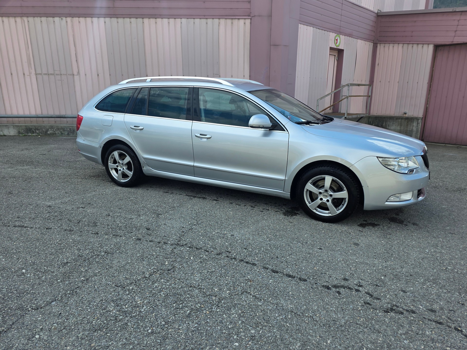 SKODA Superb Combi 2.0 TDi AllDrive 4x4-image-3