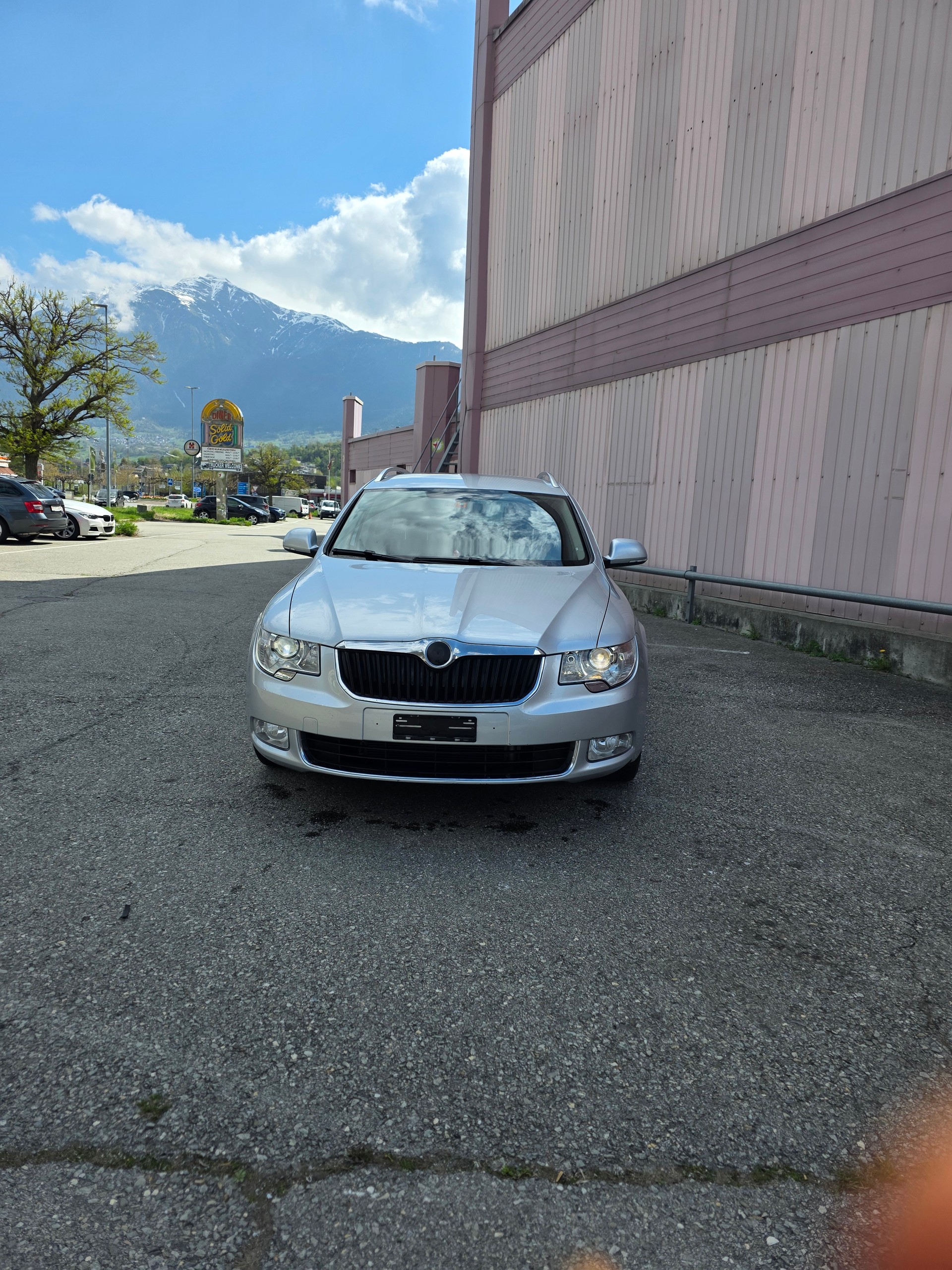 SKODA Superb Combi 2.0 TDi AllDrive 4x4-image-0
