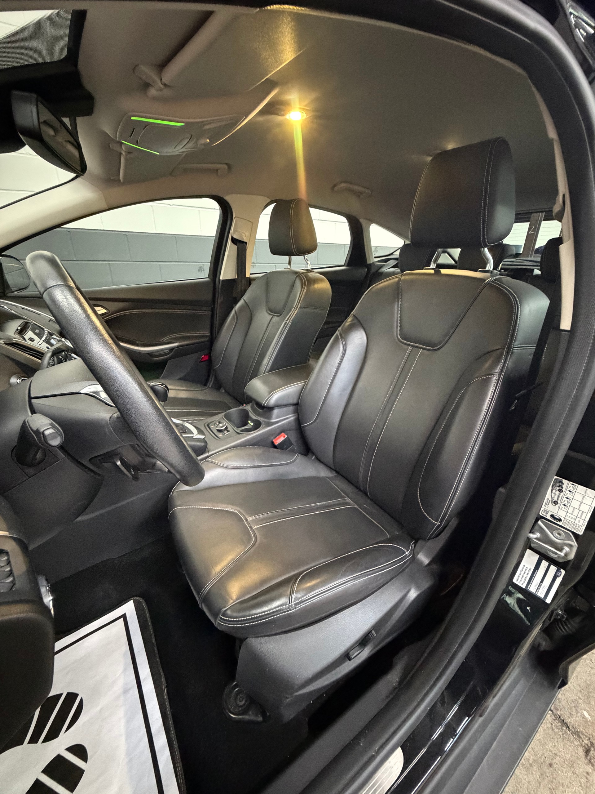 FORD Focus 1.6 SCTi Titanium //NEU AB MFK!-image-14