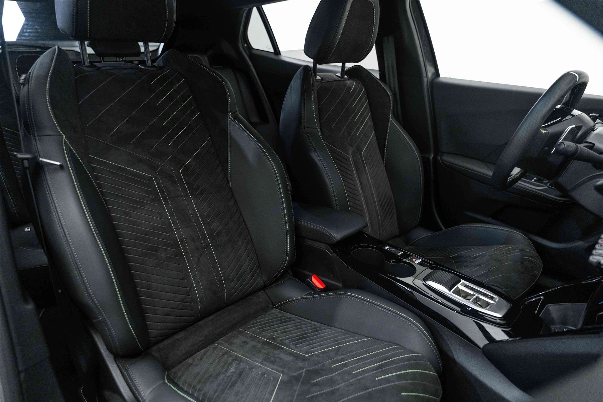 PEUGEOT 2008 1.2 PureTech GT Automat-image-11