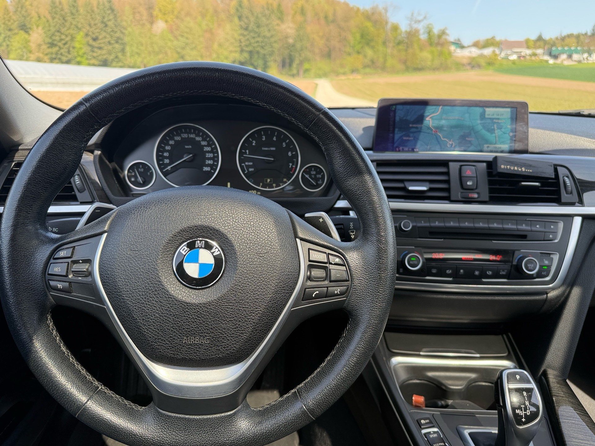 BMW 320i xDrive-image-7