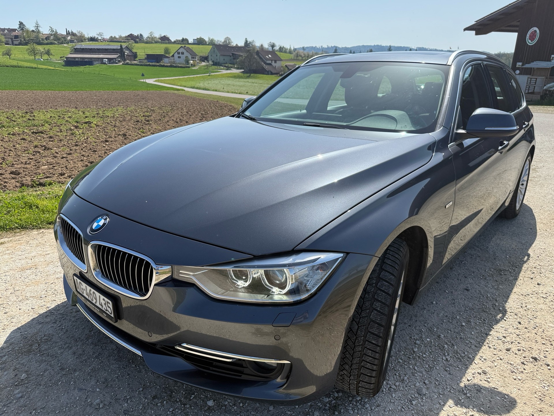 BMW 320i xDrive-image-6
