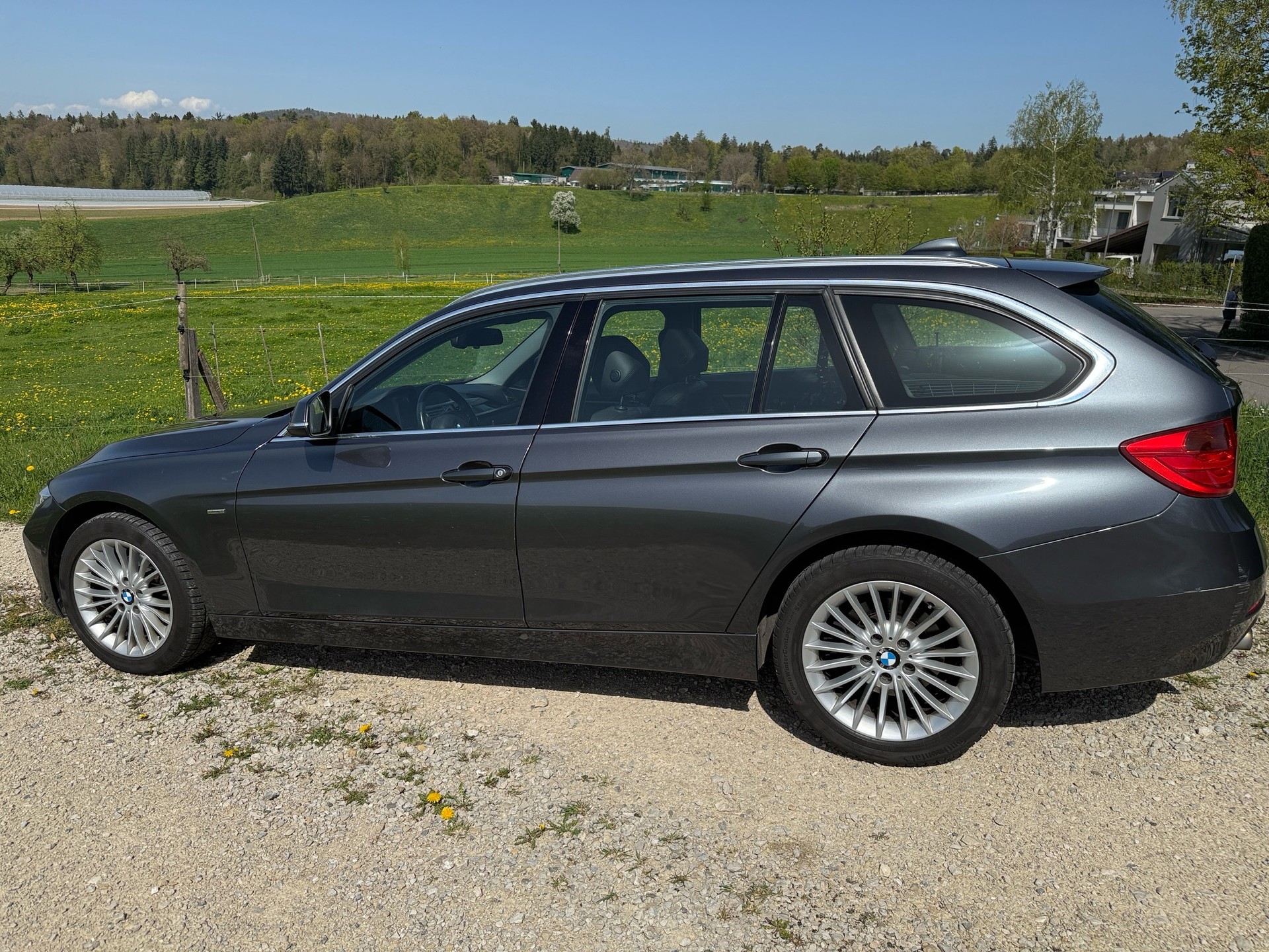 BMW 320i xDrive-image-5
