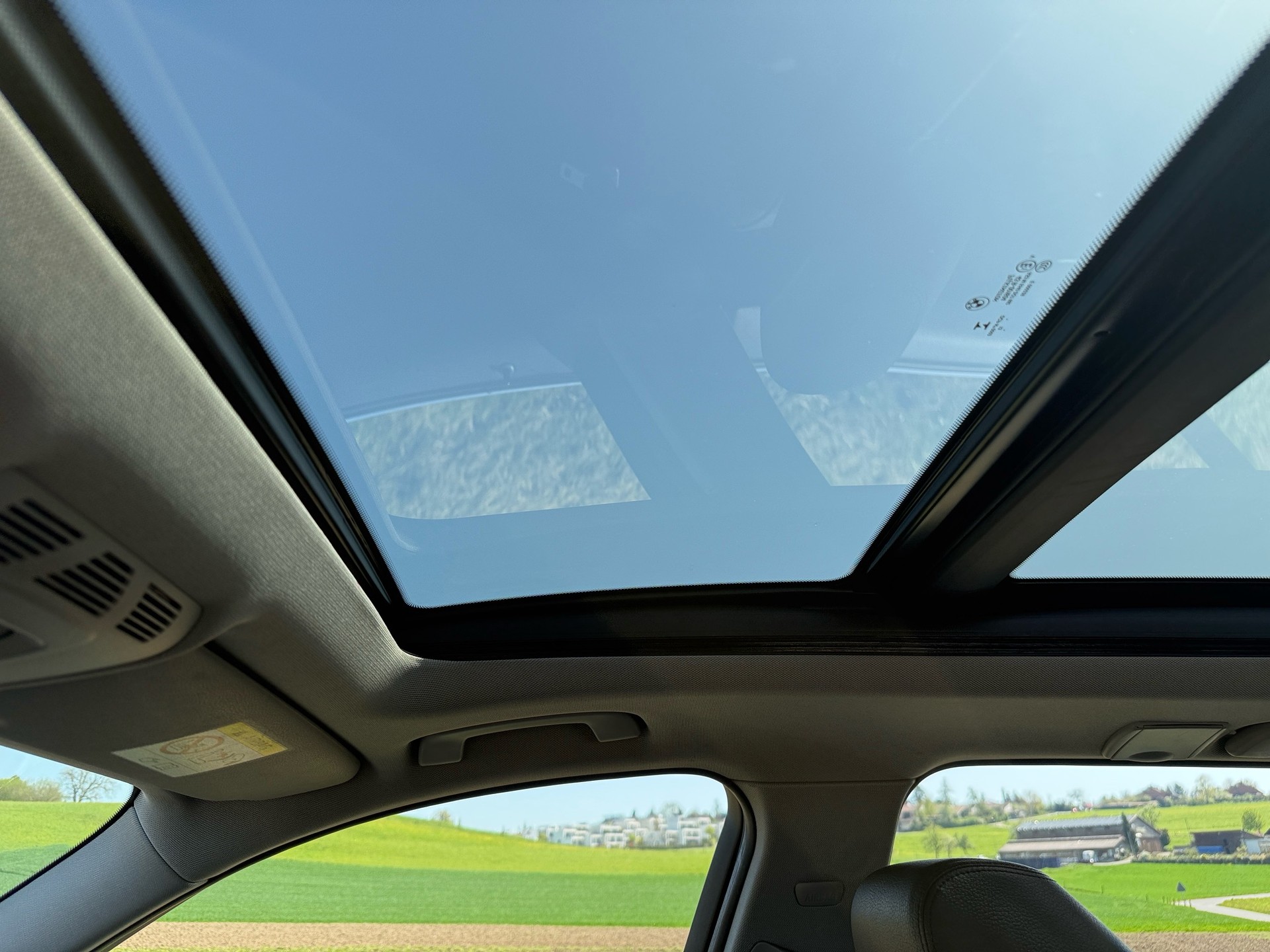 BMW 320i xDrive-image-9