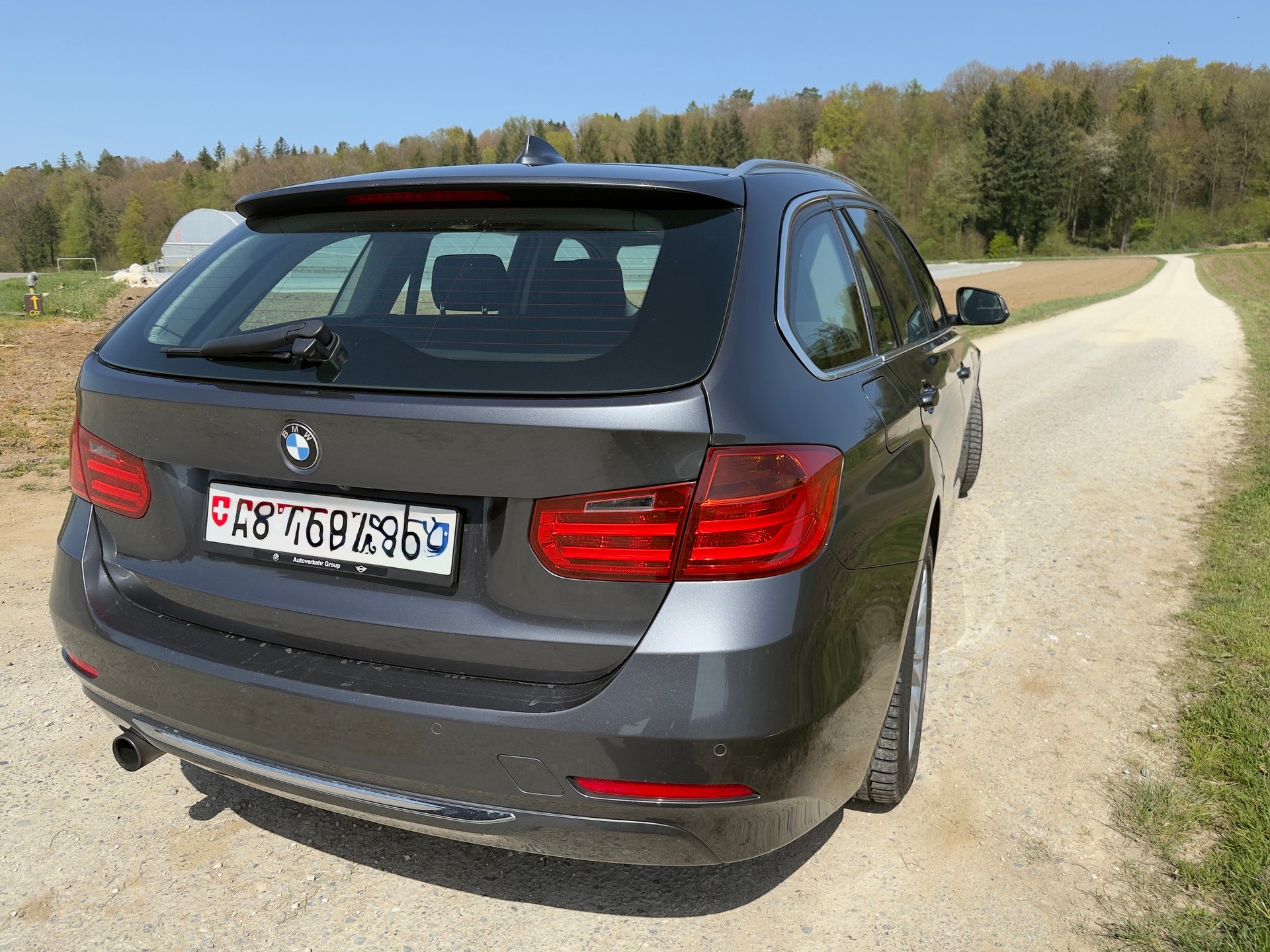 BMW 320i xDrive-image-8