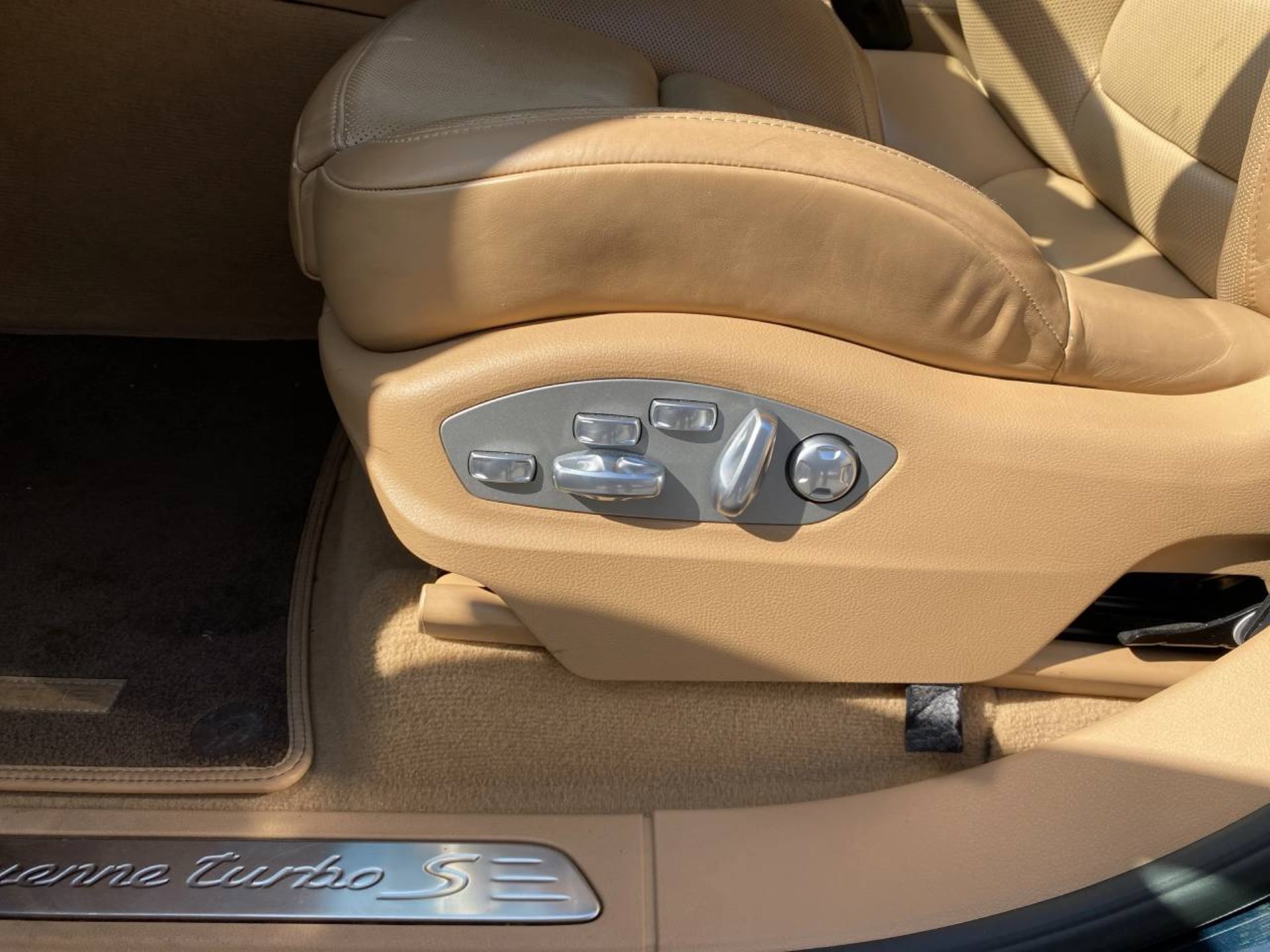 PORSCHE Cayenne Turbo S-image-17