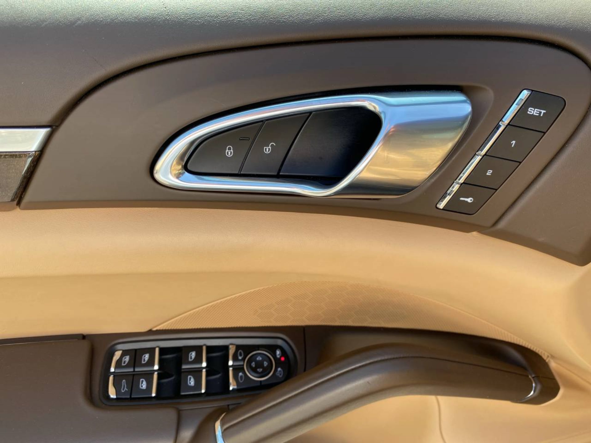 PORSCHE Cayenne Turbo S-image-19