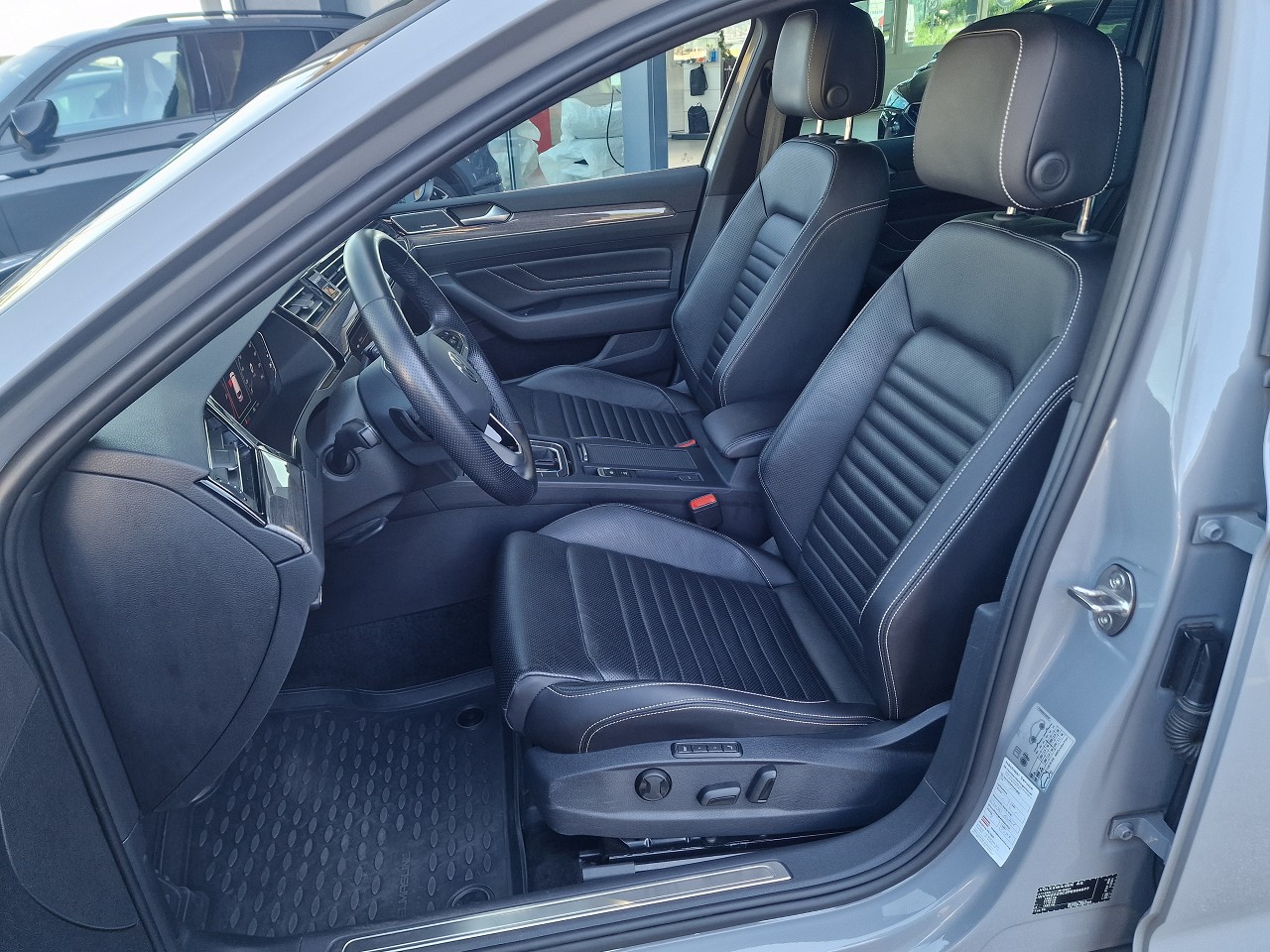 VW Passat Alltrack 2.0 TDI 4Motion DSG-image-9