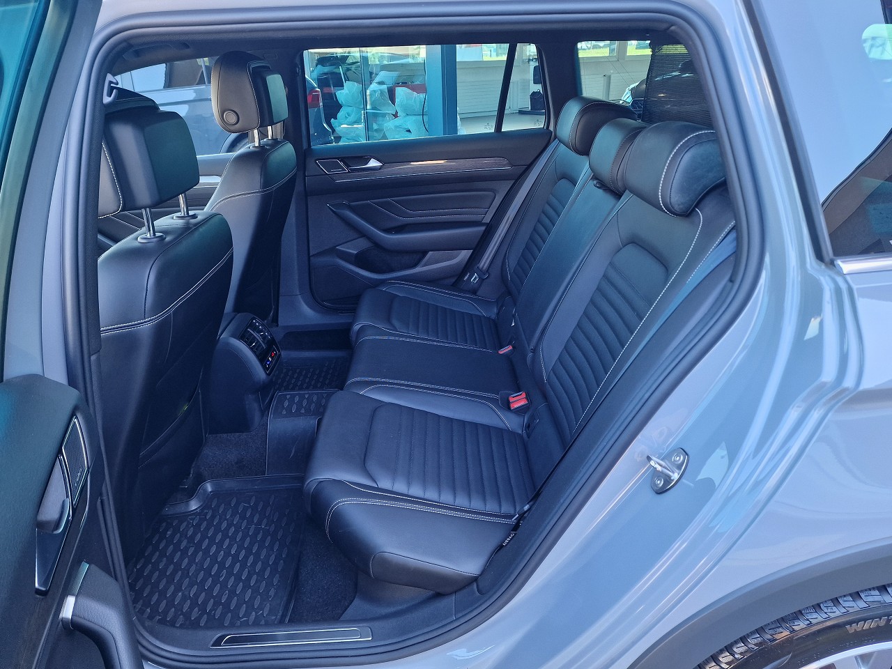 VW Passat Alltrack 2.0 TDI 4Motion DSG-image-11
