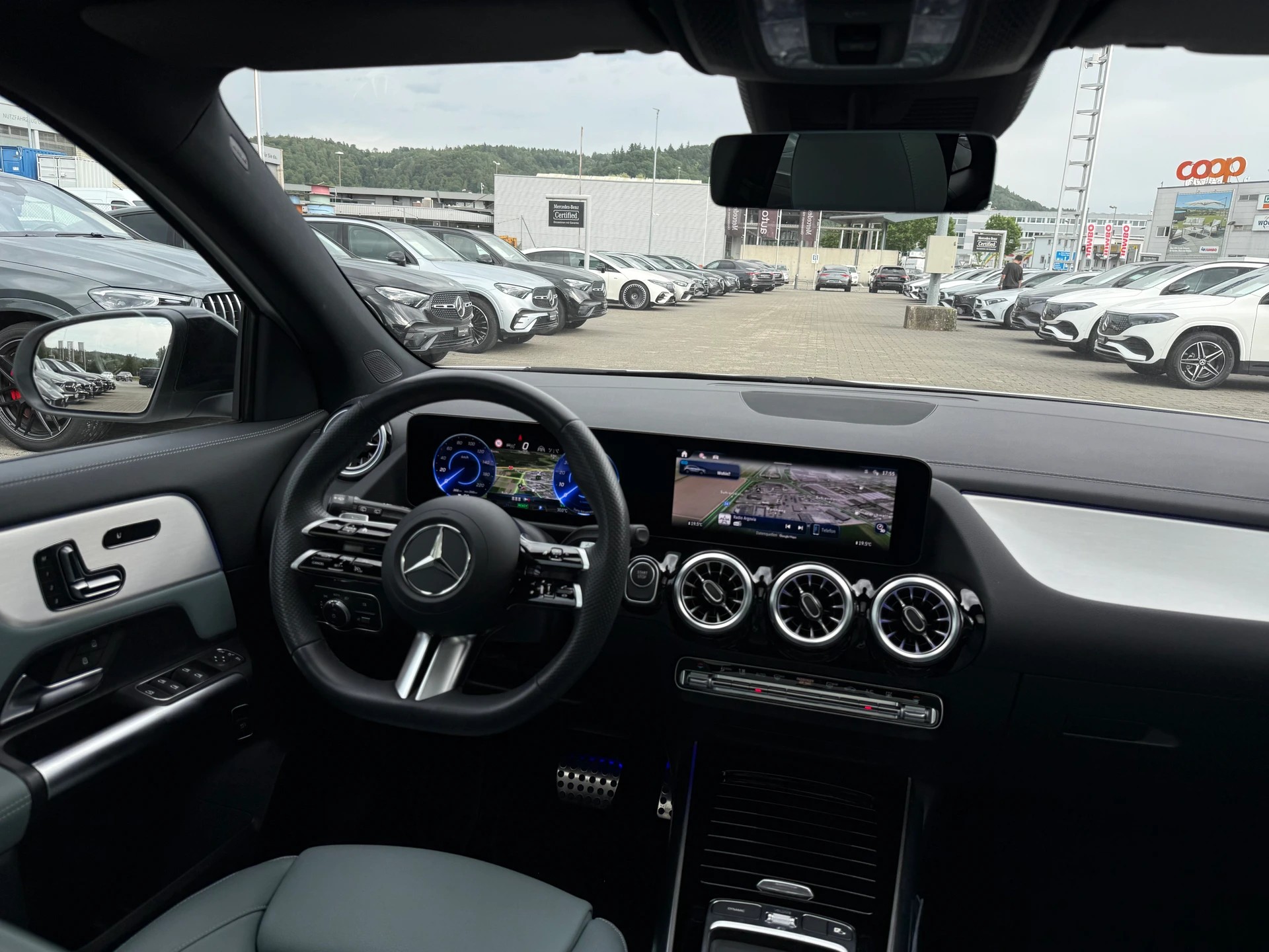 MERCEDES-BENZ EQA 350 AMG Line 4Matic Swiss Star-image-6