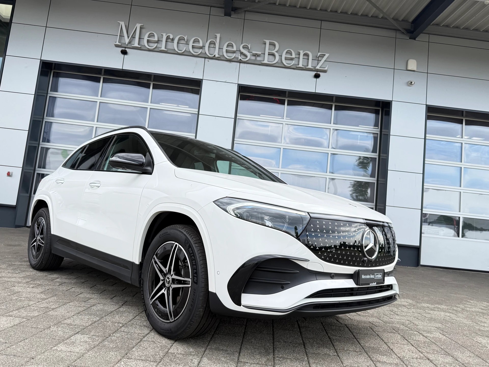 MERCEDES-BENZ EQA 350 AMG Line 4Matic Swiss Star-image-0