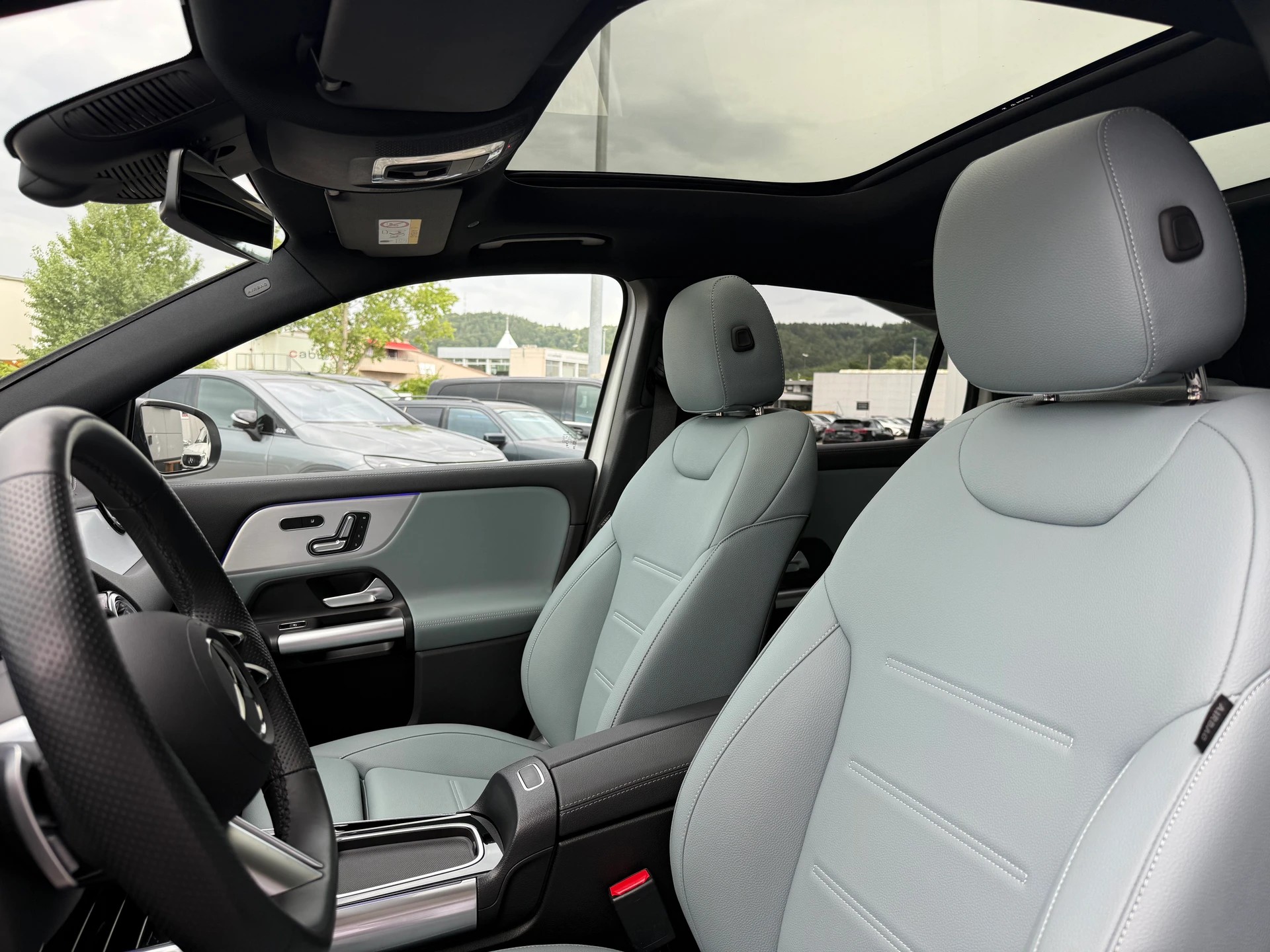 MERCEDES-BENZ EQA 350 AMG Line 4Matic Swiss Star-image-3