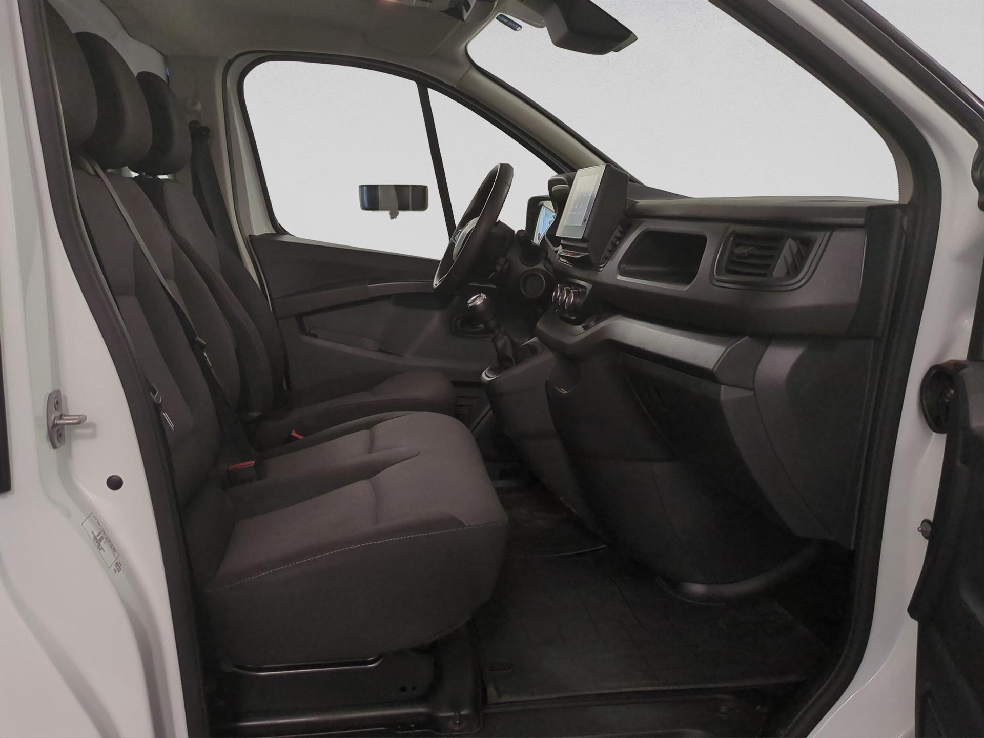RENAULT Trafic 2.0 Blue dCi110 Business L1H1-image-16