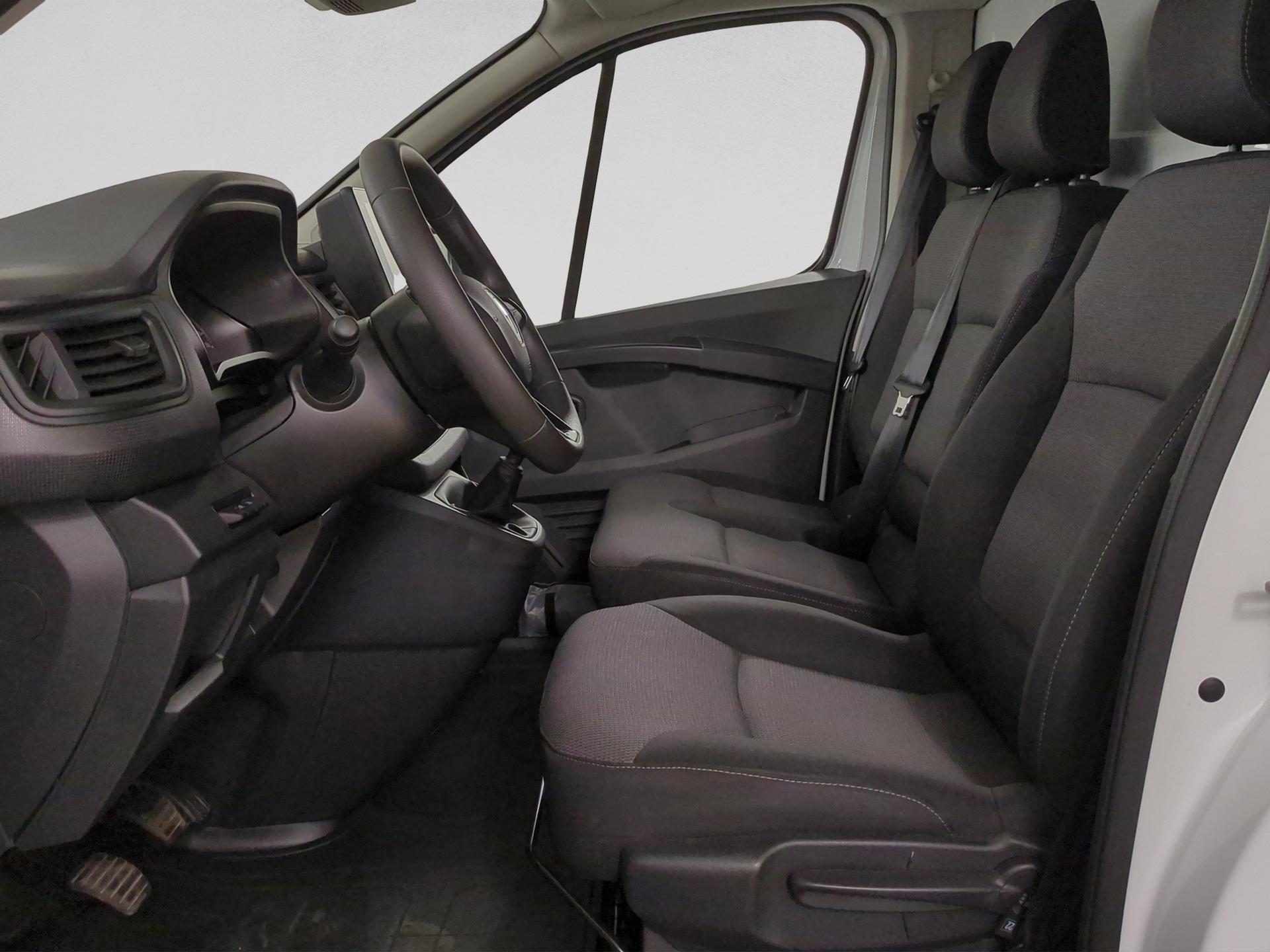 RENAULT Trafic 2.0 Blue dCi110 Business L1H1-image-8