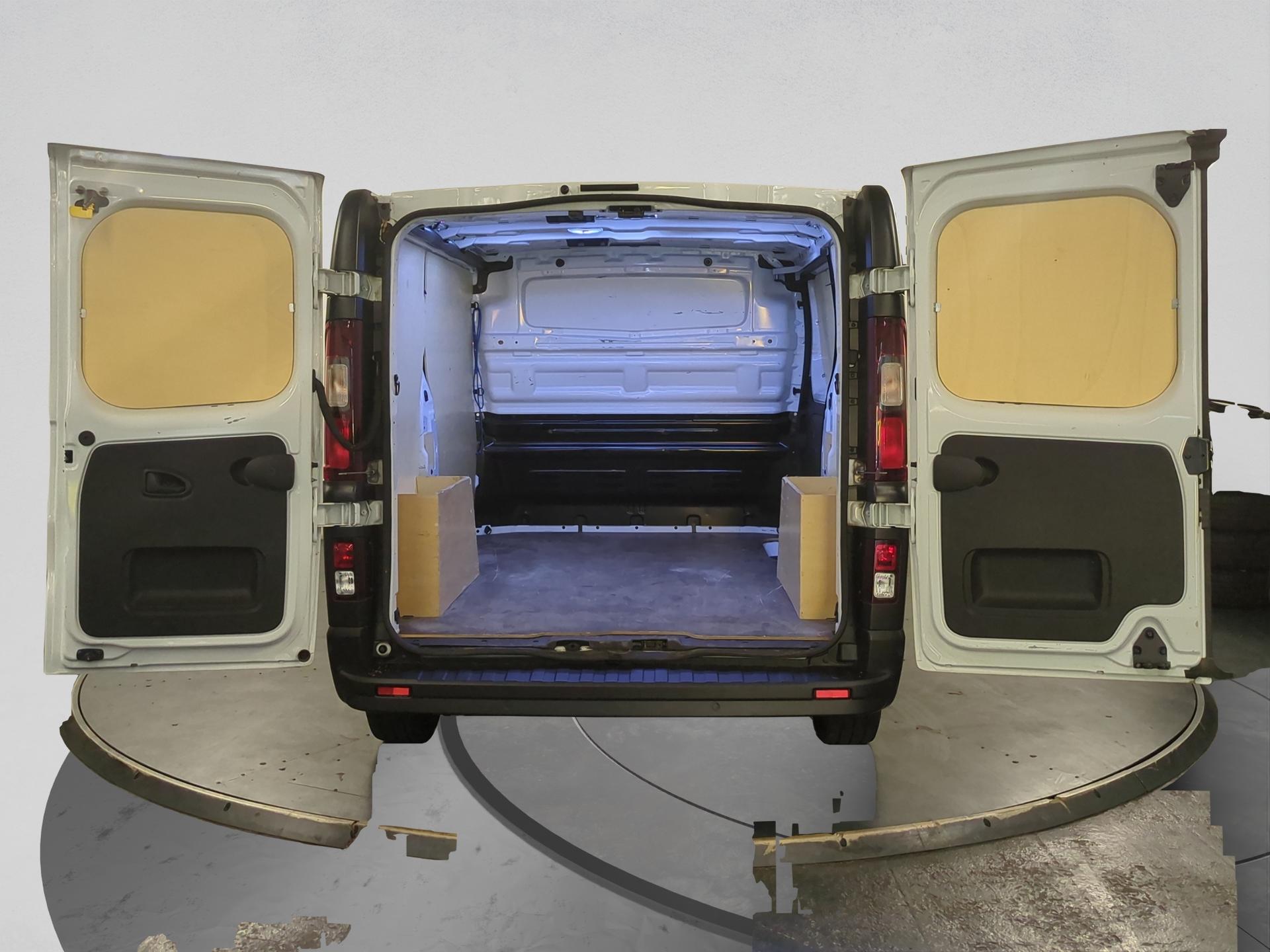 RENAULT Trafic 2.0 Blue dCi110 Business L1H1-image-26