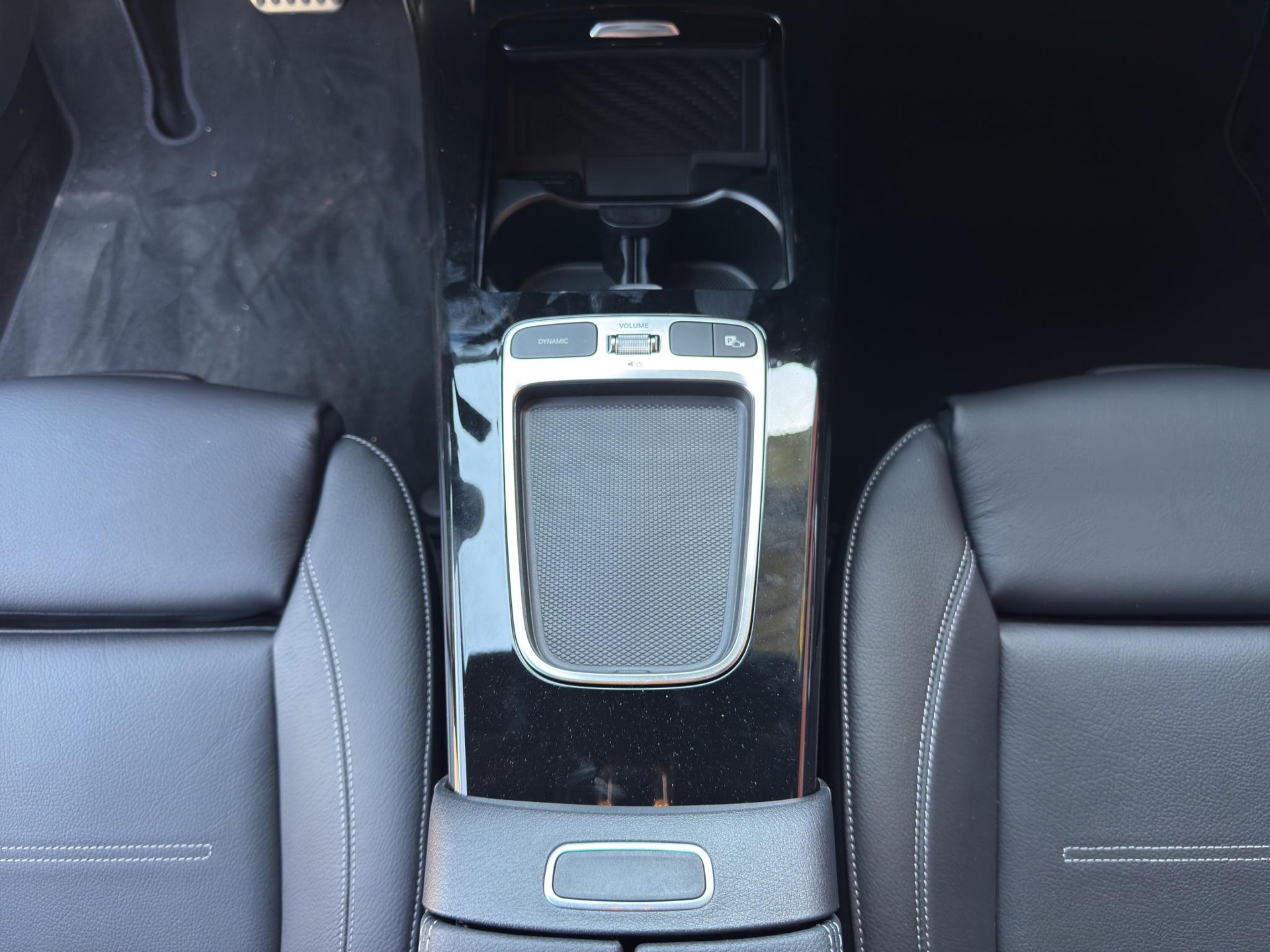 MERCEDES-BENZ A 35 AMG 4matic-image-14