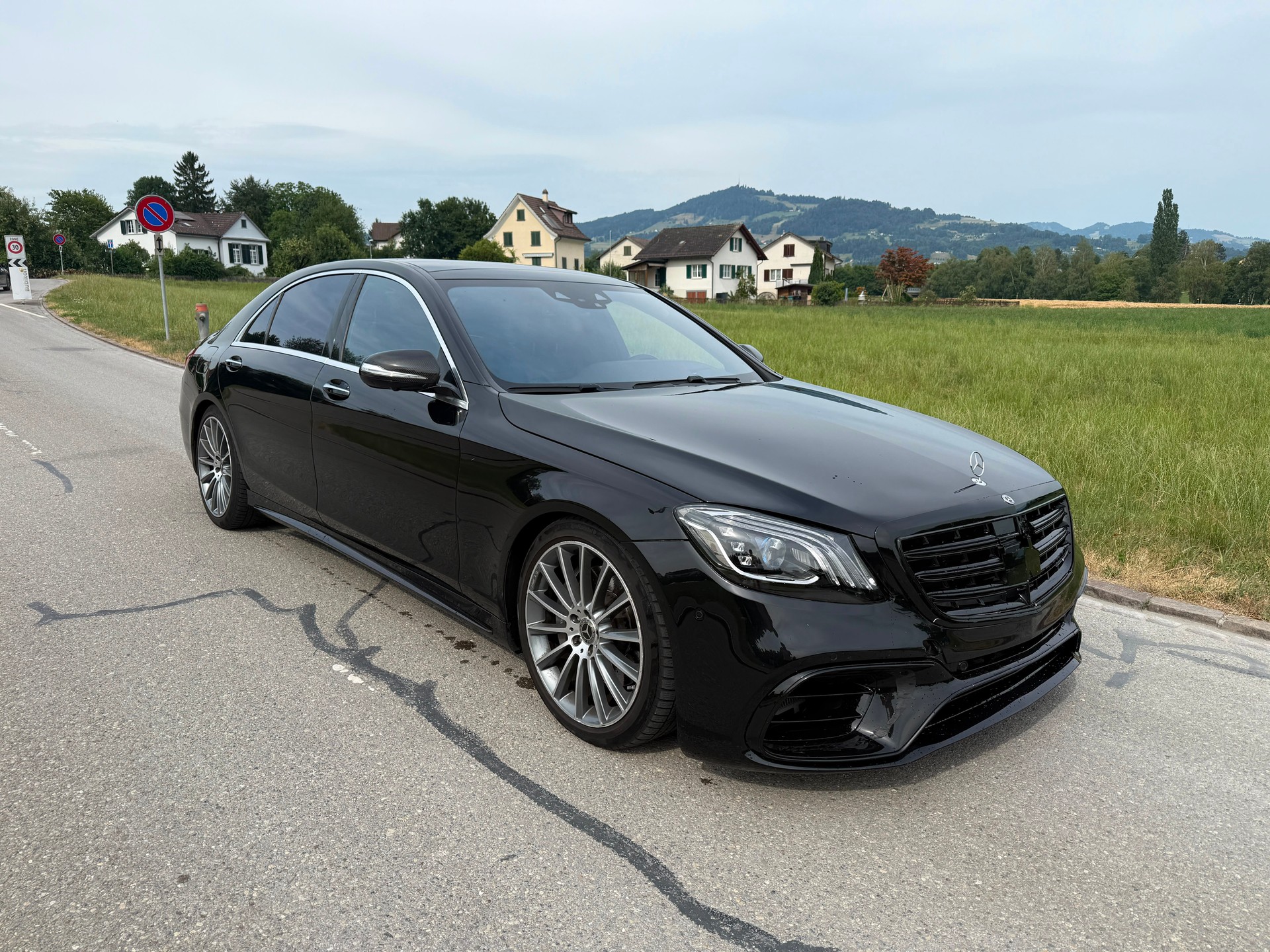 MERCEDES-BENZ S 560 V8 AMG Line 4matic lang-image-1