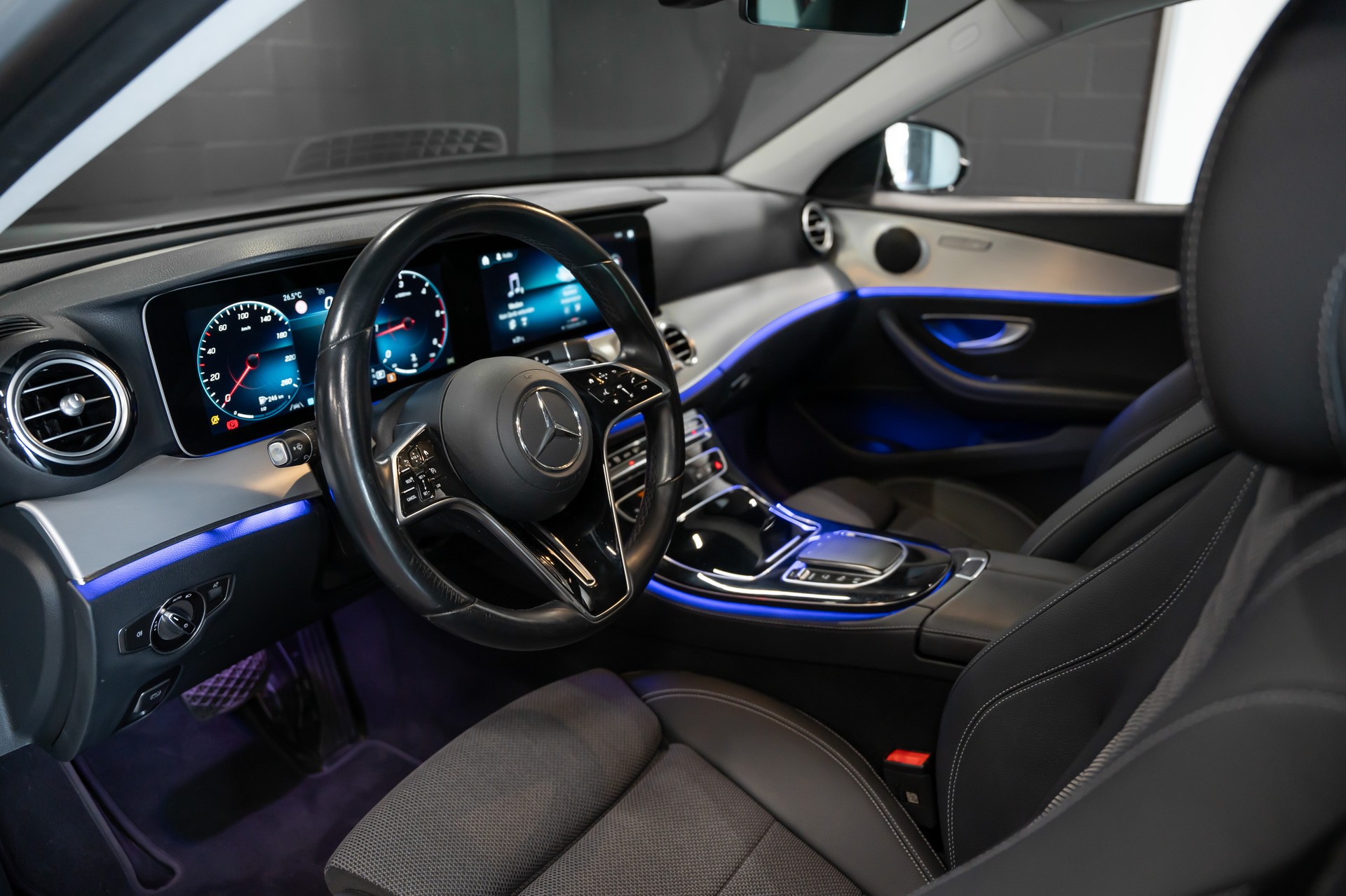 MERCEDES-BENZ E 220 d T Avantgarde 9G-Tronic / Sitzheizung / Rückfahrkamera / Assistenzsysteme uvm..-image-8