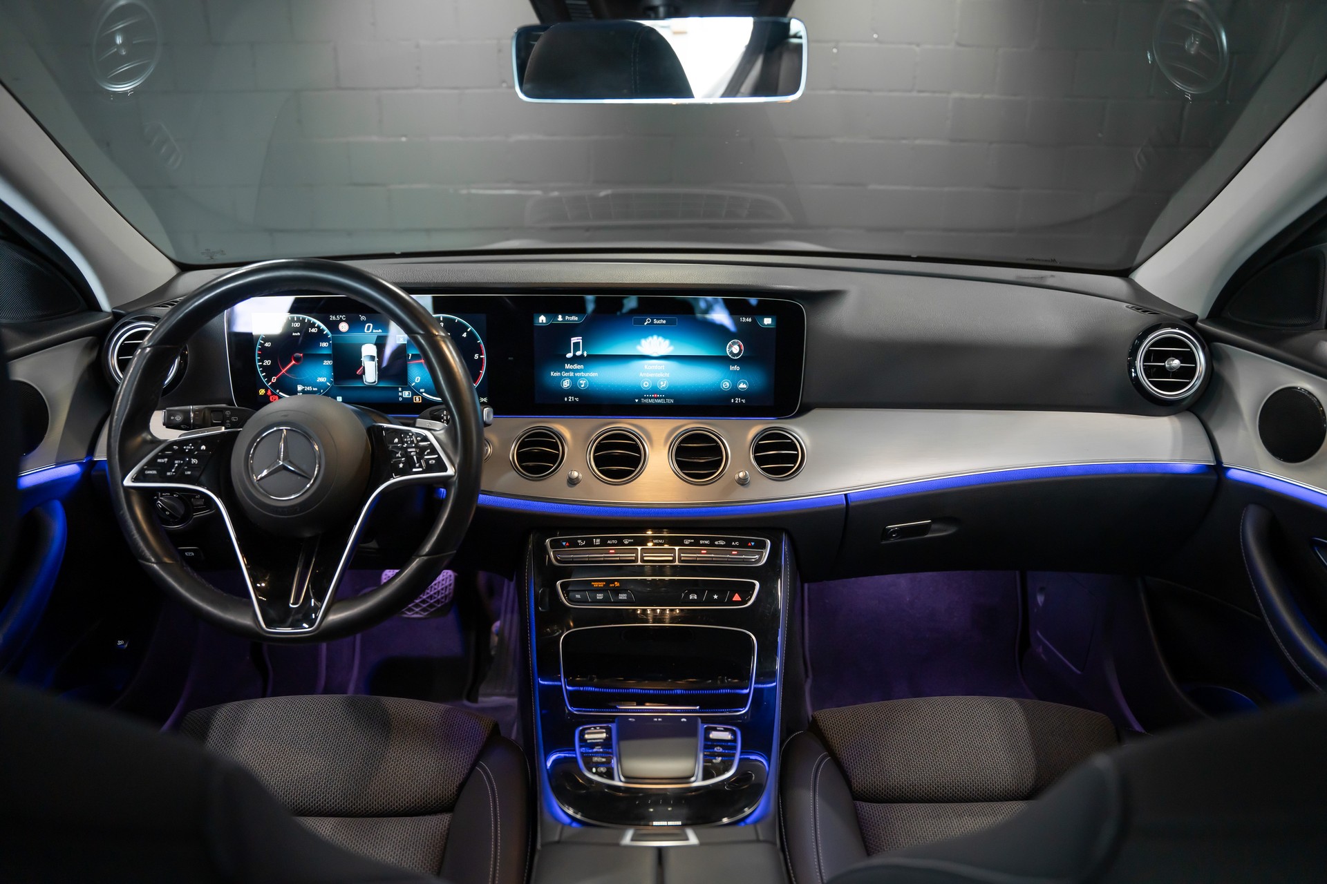 MERCEDES-BENZ E 220 d T Avantgarde 9G-Tronic / Sitzheizung / Rückfahrkamera / Assistenzsysteme uvm..-image-9