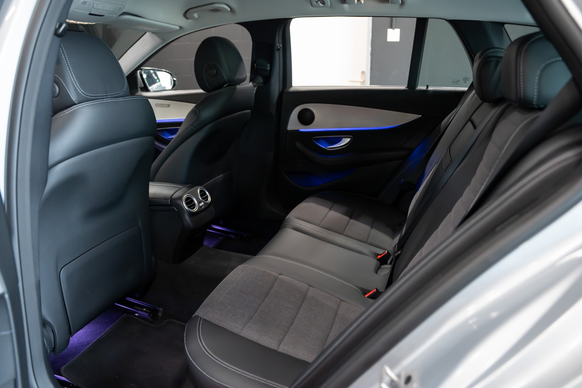 MERCEDES-BENZ E 220 d T Avantgarde 9G-Tronic / Sitzheizung / Rückfahrkamera / Assistenzsysteme uvm..-image-12