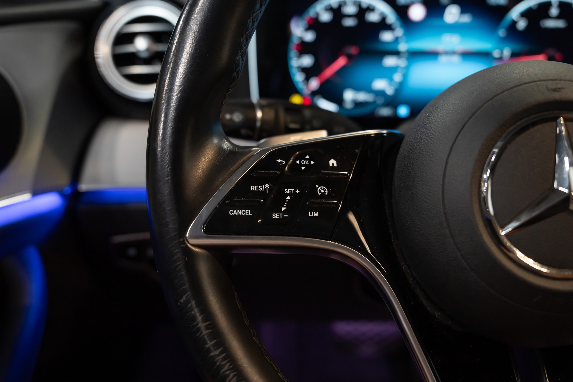MERCEDES-BENZ E 220 d T Avantgarde 9G-Tronic / Sitzheizung / Rückfahrkamera / Assistenzsysteme uvm..-image-10