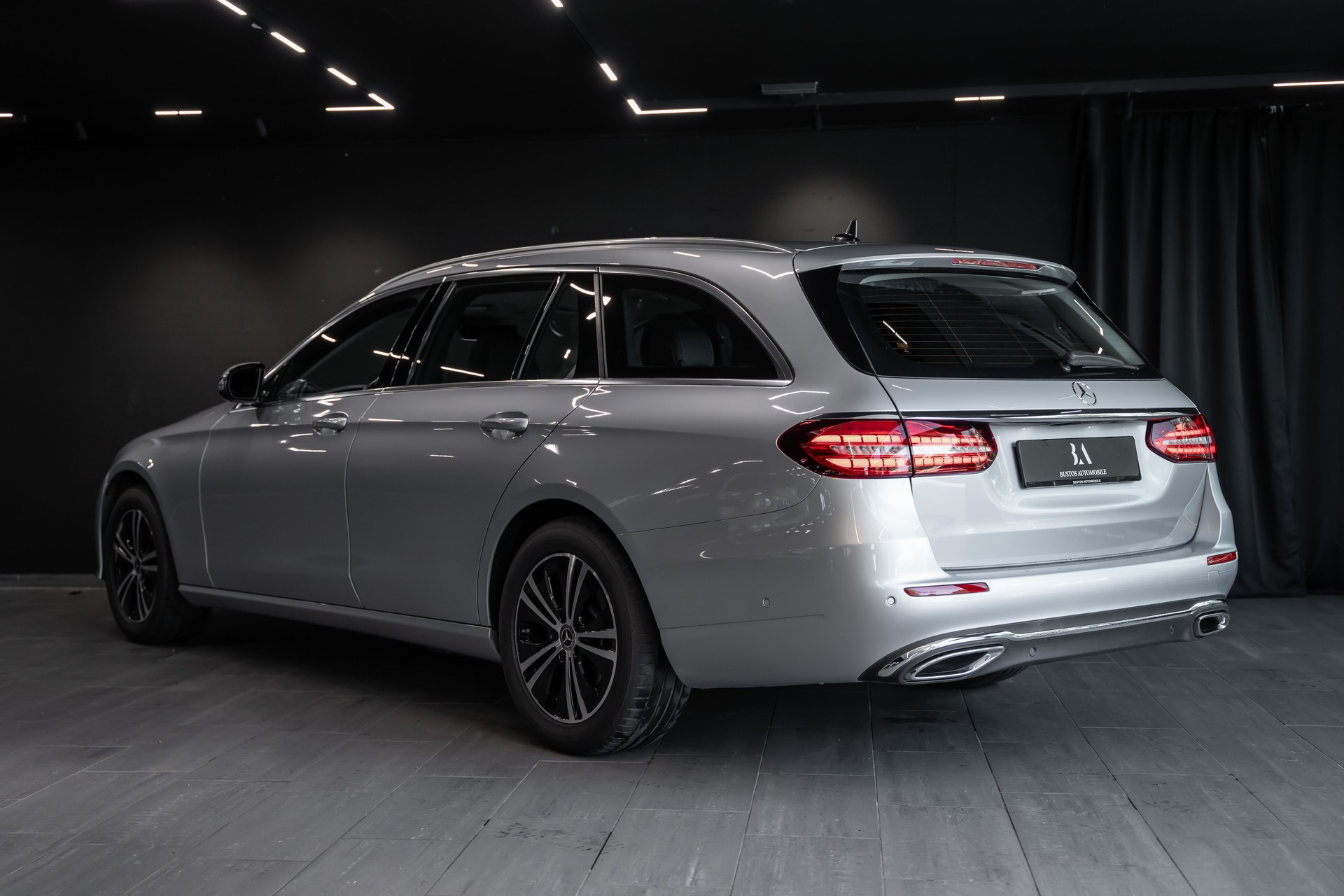 MERCEDES-BENZ E 220 d T Avantgarde 9G-Tronic / Sitzheizung / Rückfahrkamera / Assistenzsysteme uvm..-image-6