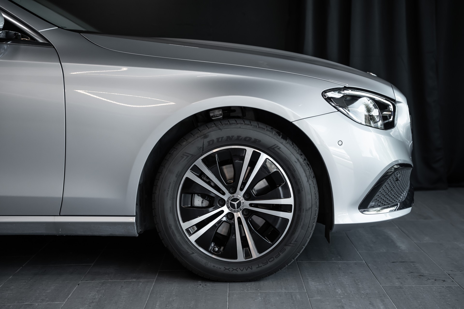 MERCEDES-BENZ E 220 d T Avantgarde 9G-Tronic / Sitzheizung / Rückfahrkamera / Assistenzsysteme uvm..-image-3