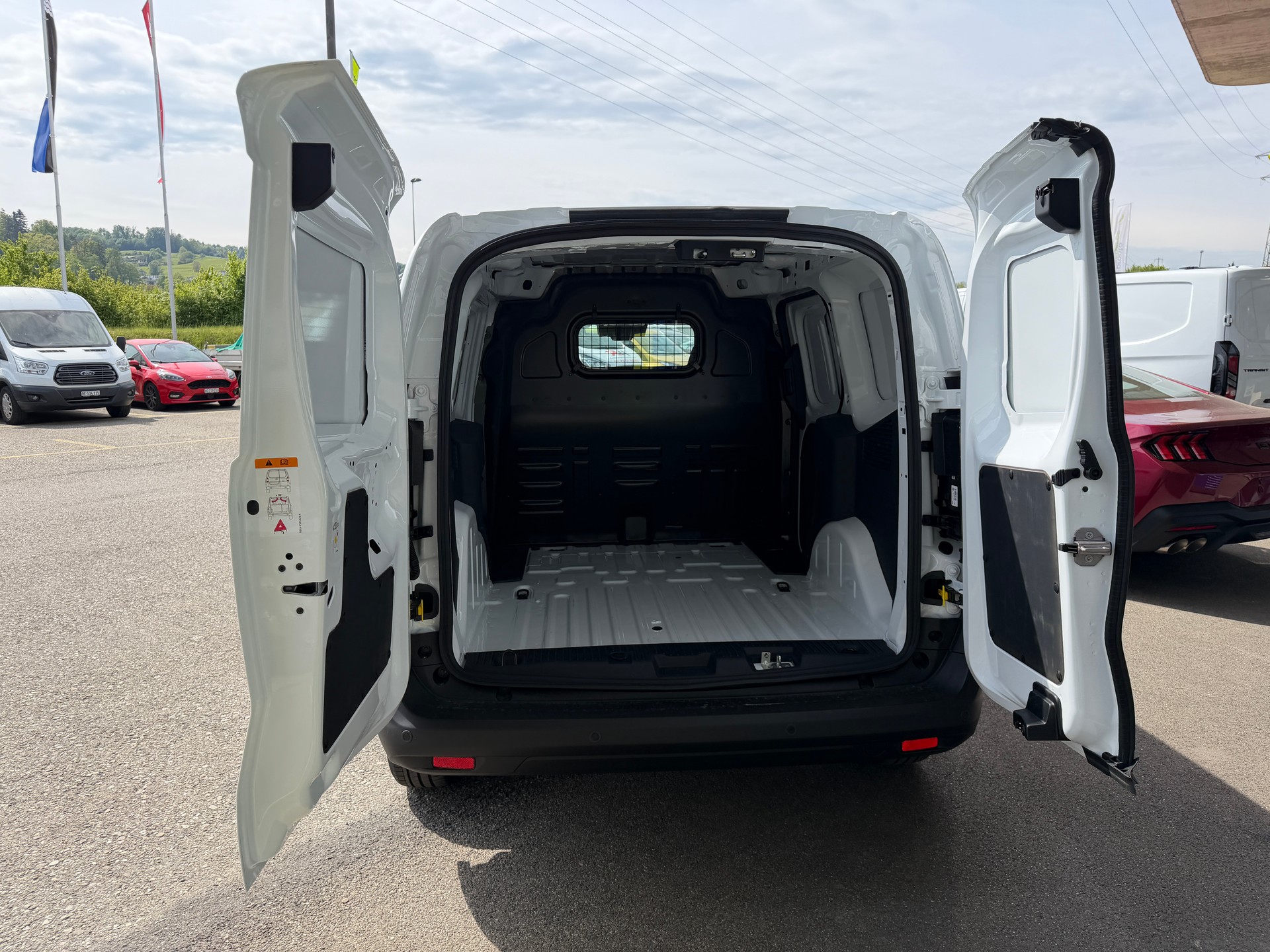 FORD Transit Courier Van 1.0 EcoBoost Trend Automat-image-5