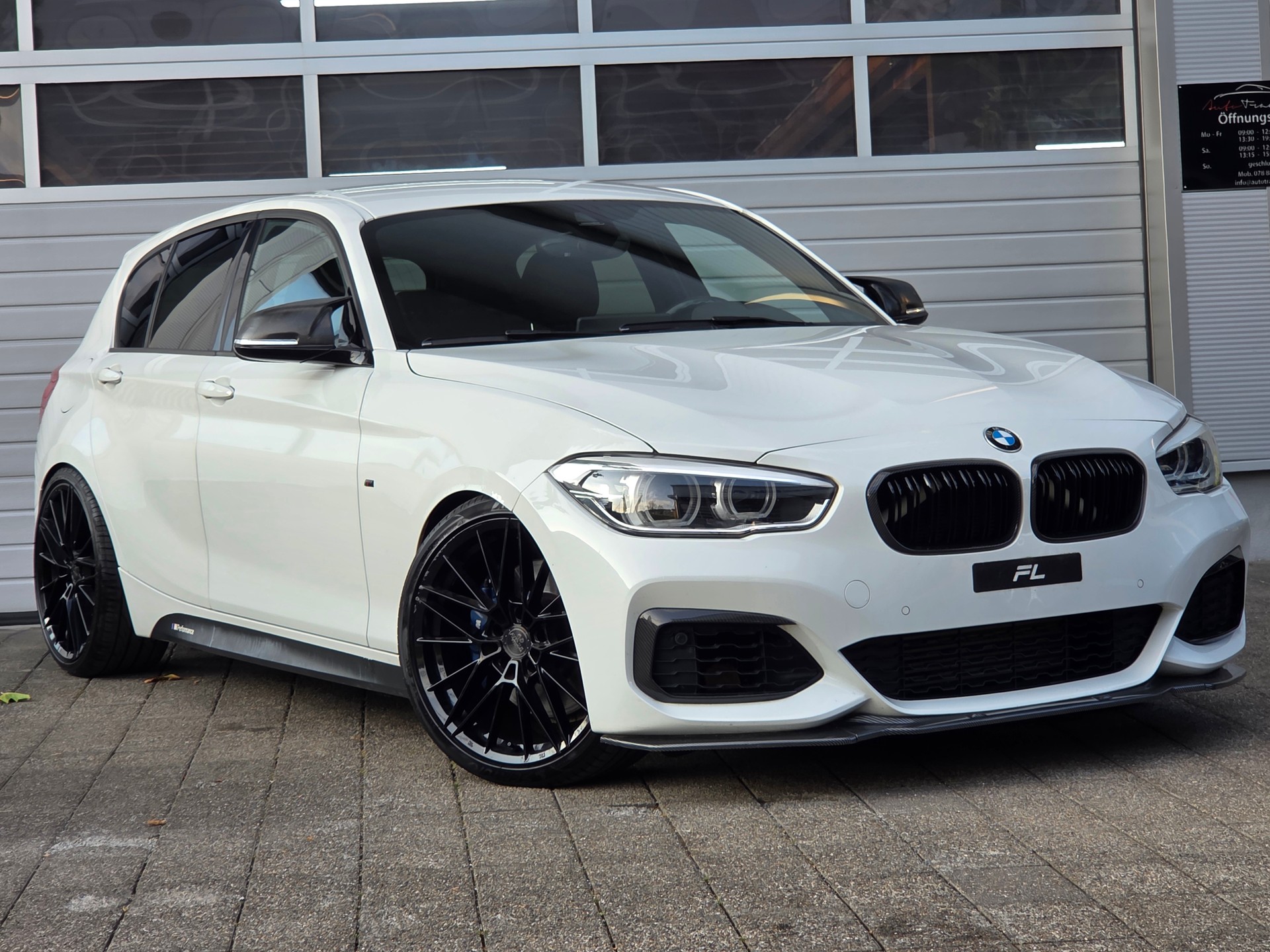 BMW M135i xDrive Steptronic / CARBON PAKET - KW TIEFER LEG - DISTANZSCHEIBEN - BULL X ABGASANLAGE -KEYLESS -KAMARA -LED SCHEINWERER