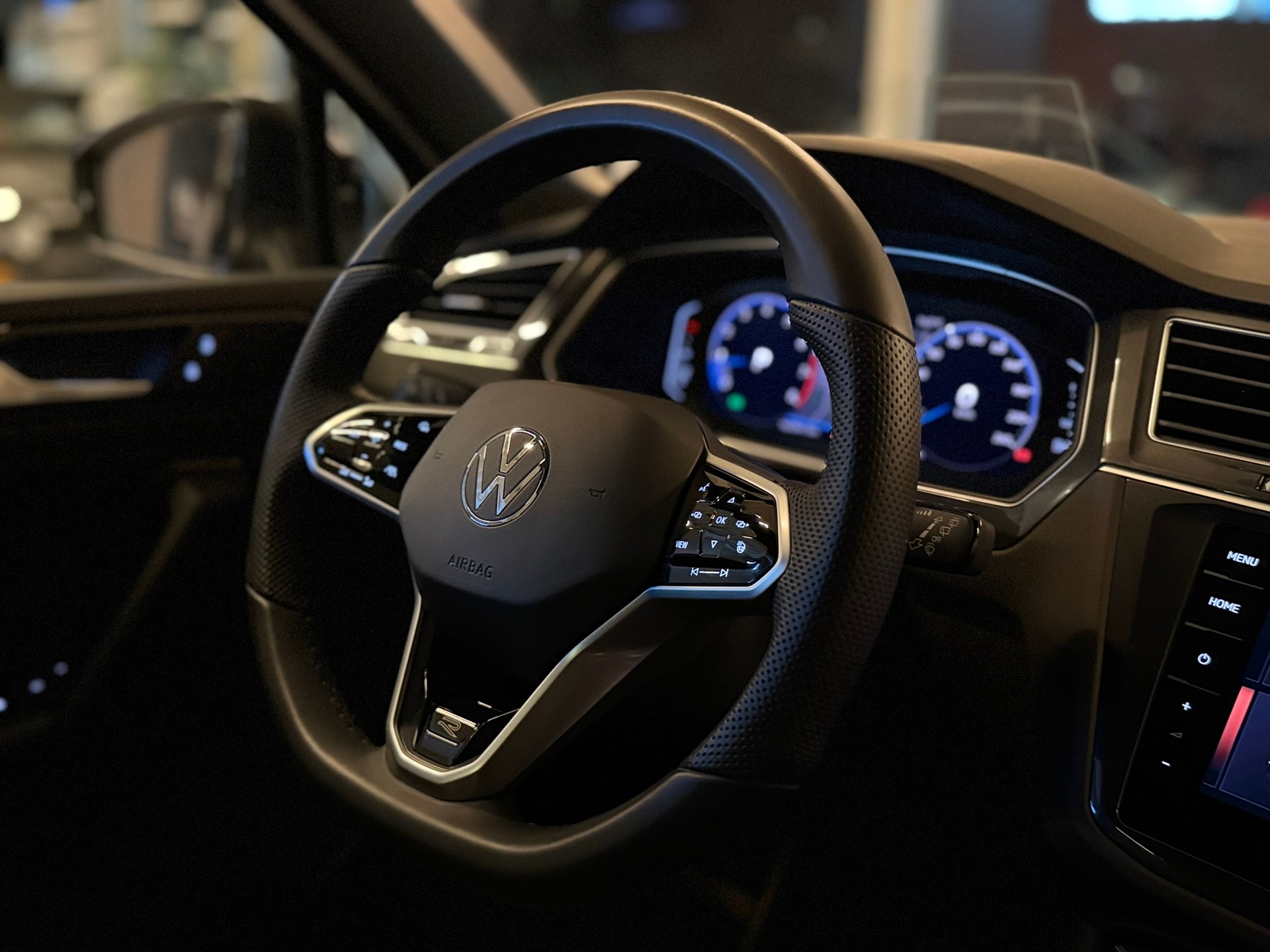 VW Tiguan 2.0TSI R-Line 4Motion DSG-image-11
