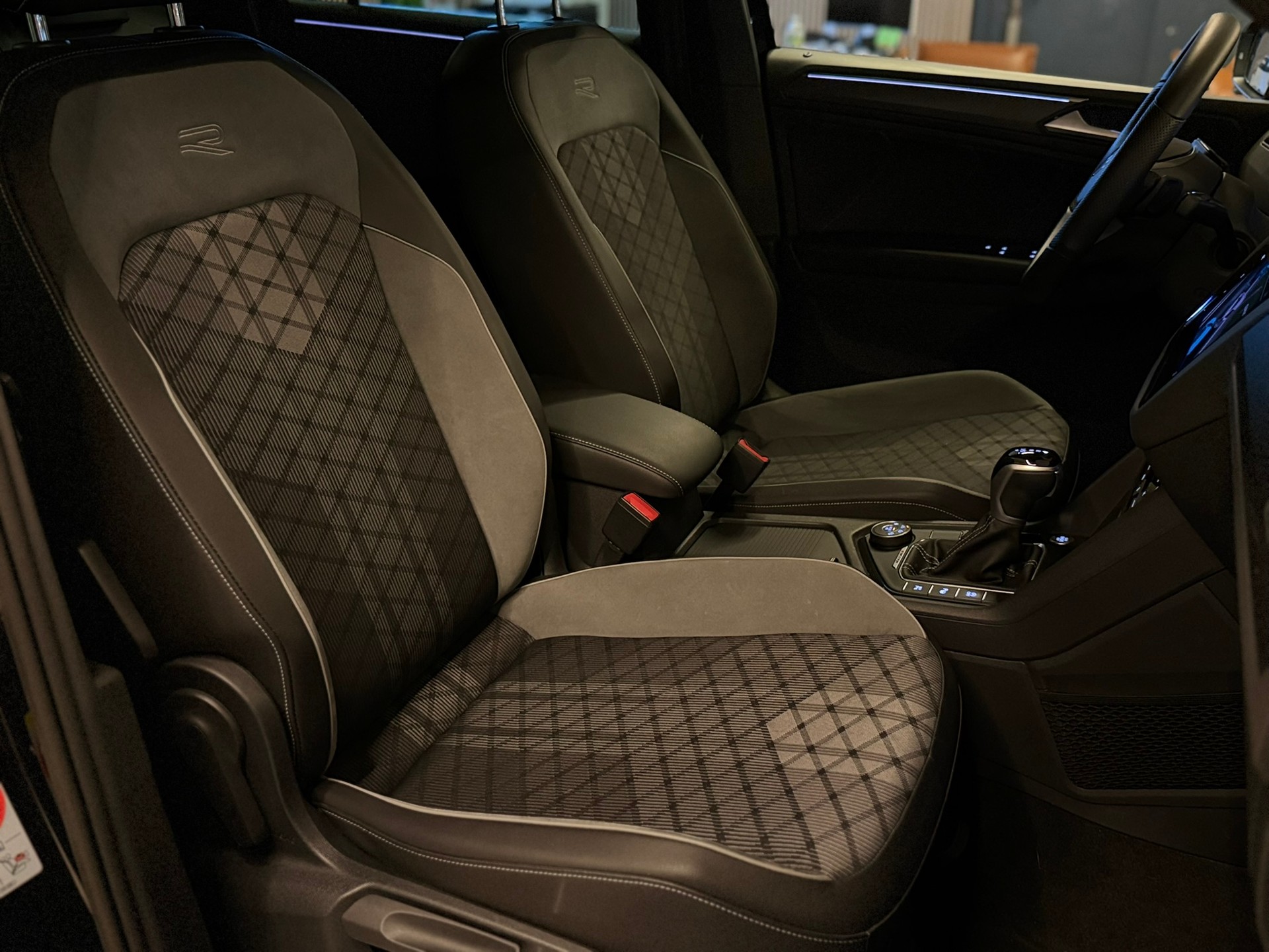VW Tiguan 2.0TSI R-Line 4Motion DSG-image-14