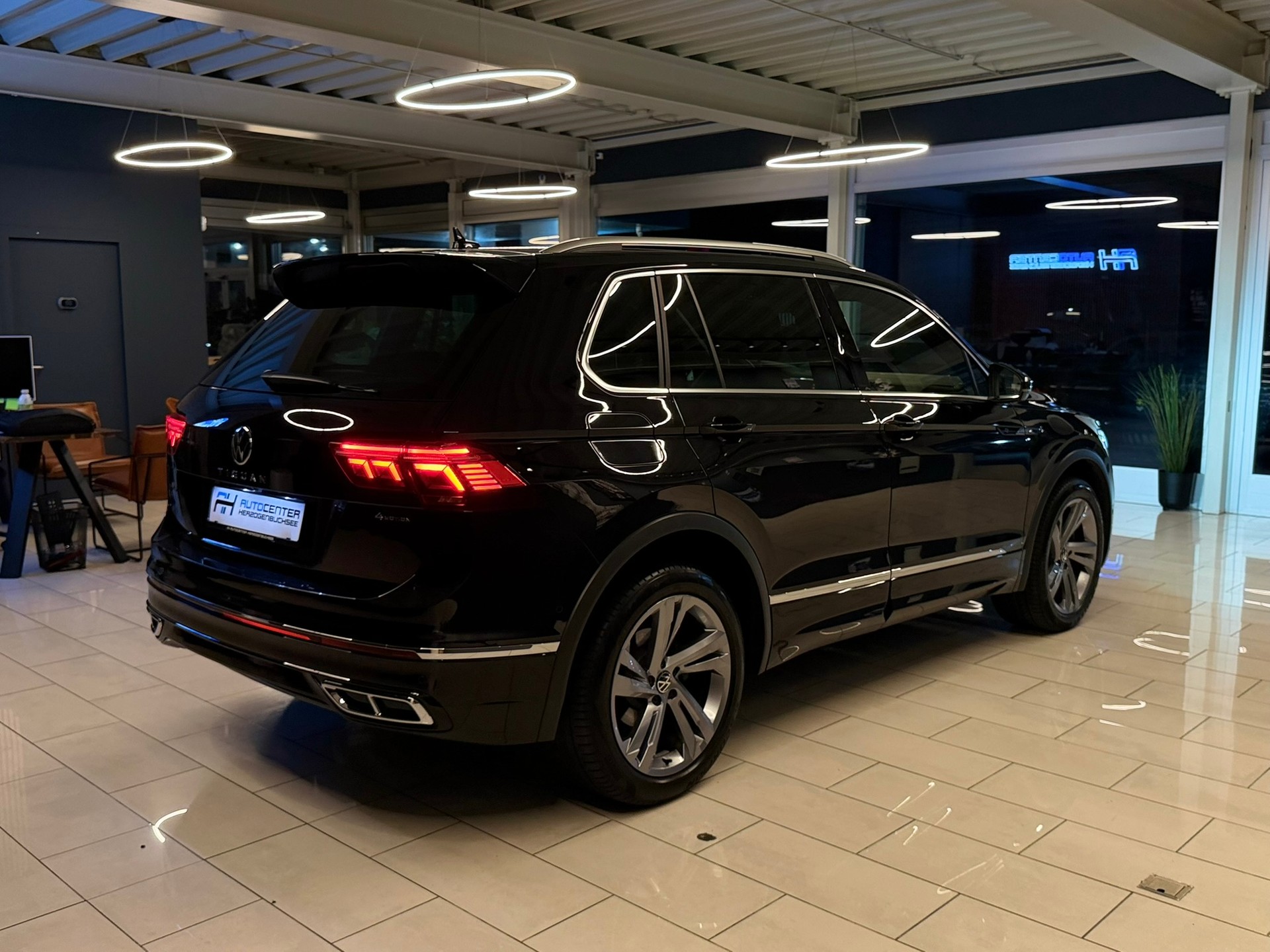 VW Tiguan 2.0TSI R-Line 4Motion DSG-image-6
