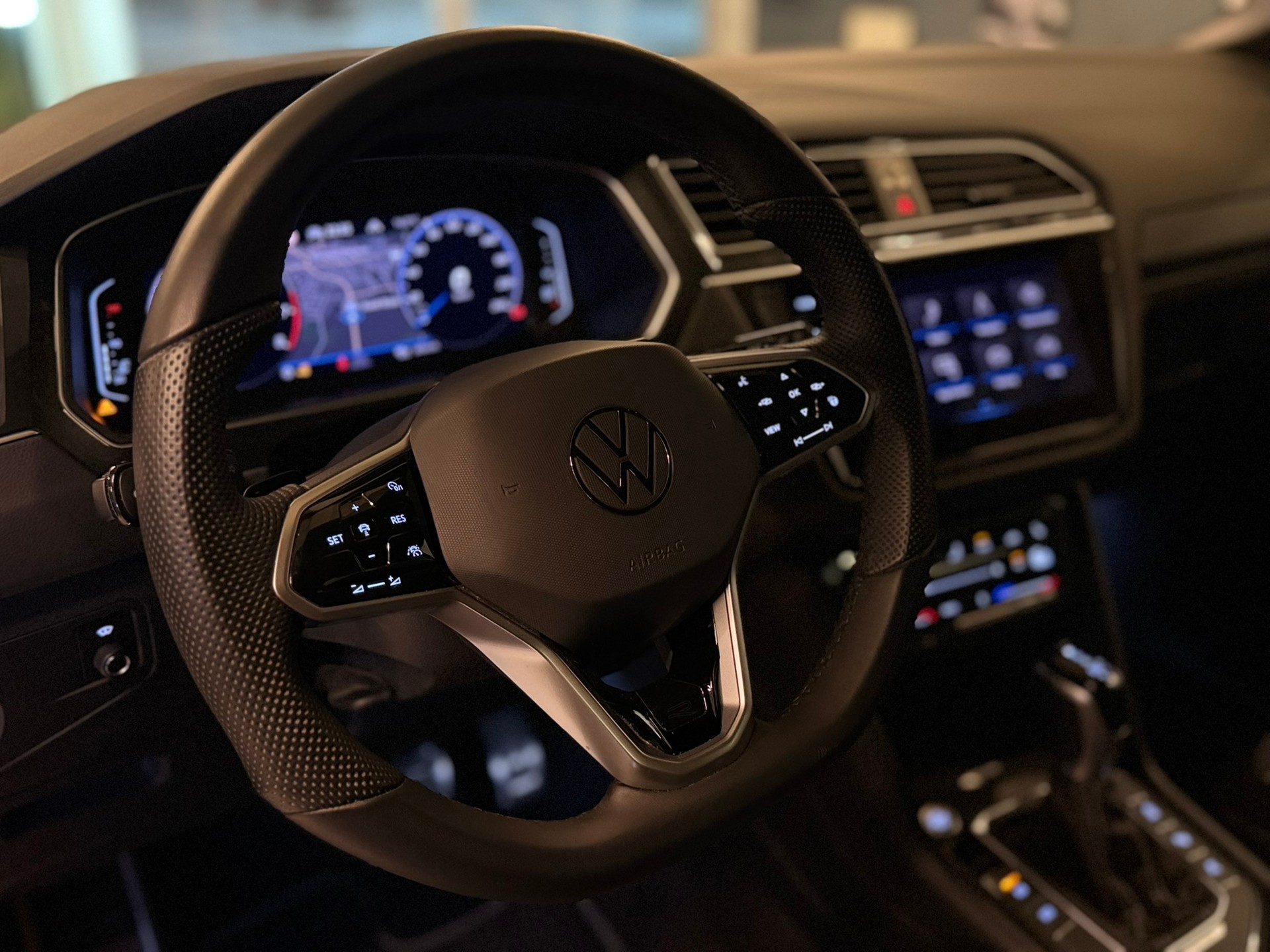 VW Tiguan 2.0TSI R-Line 4Motion DSG-image-9