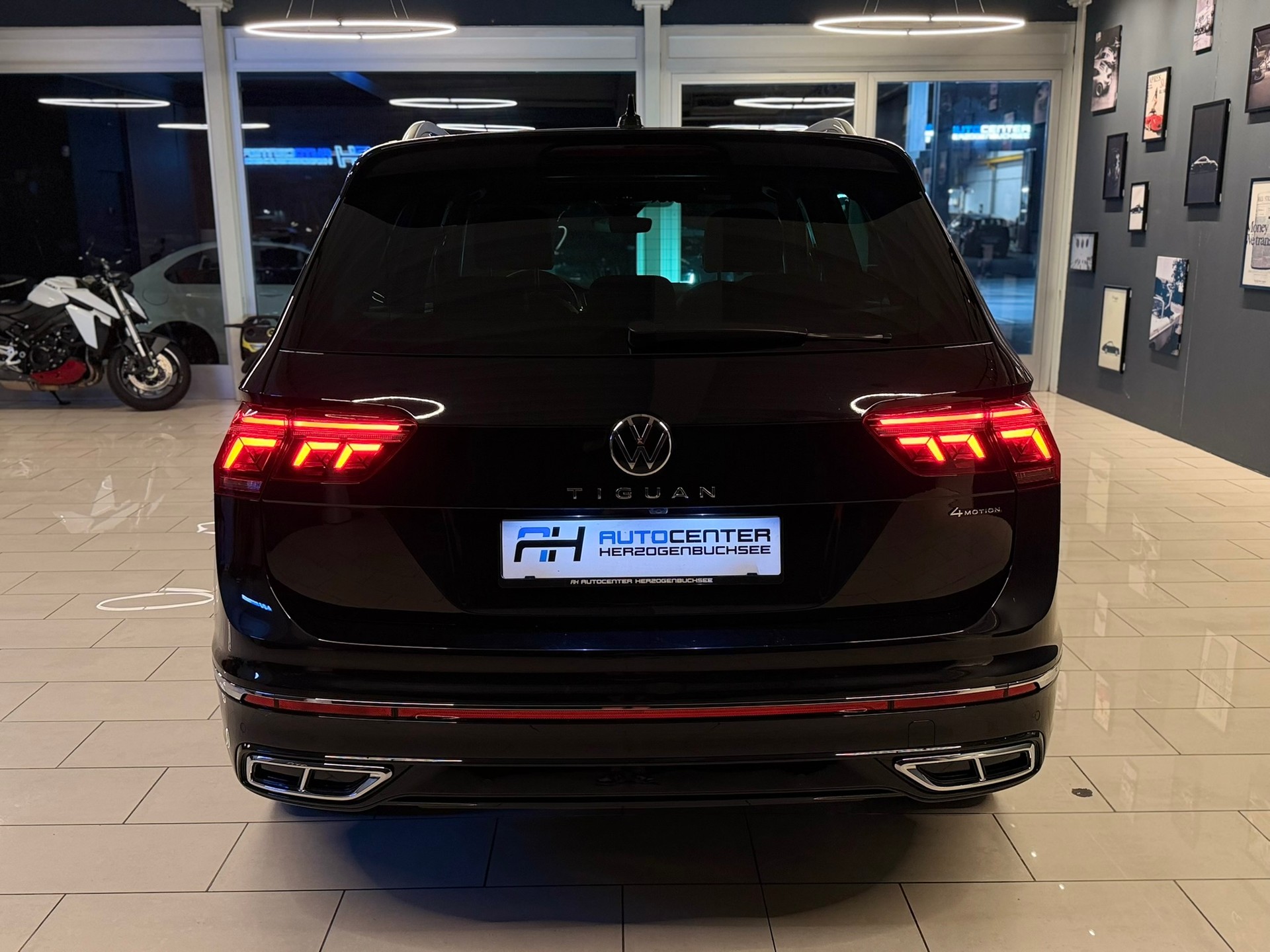 VW Tiguan 2.0TSI R-Line 4Motion DSG-image-5