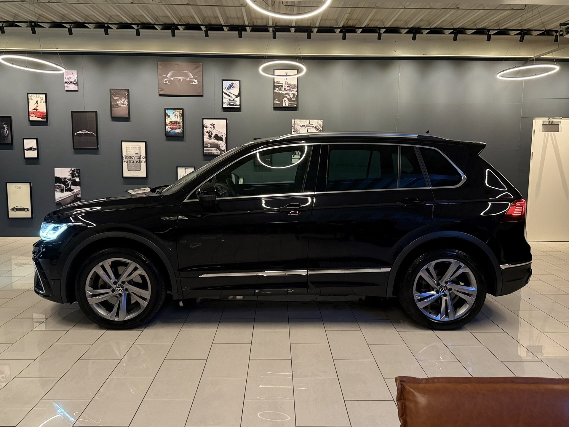 VW Tiguan 2.0TSI R-Line 4Motion DSG-image-3