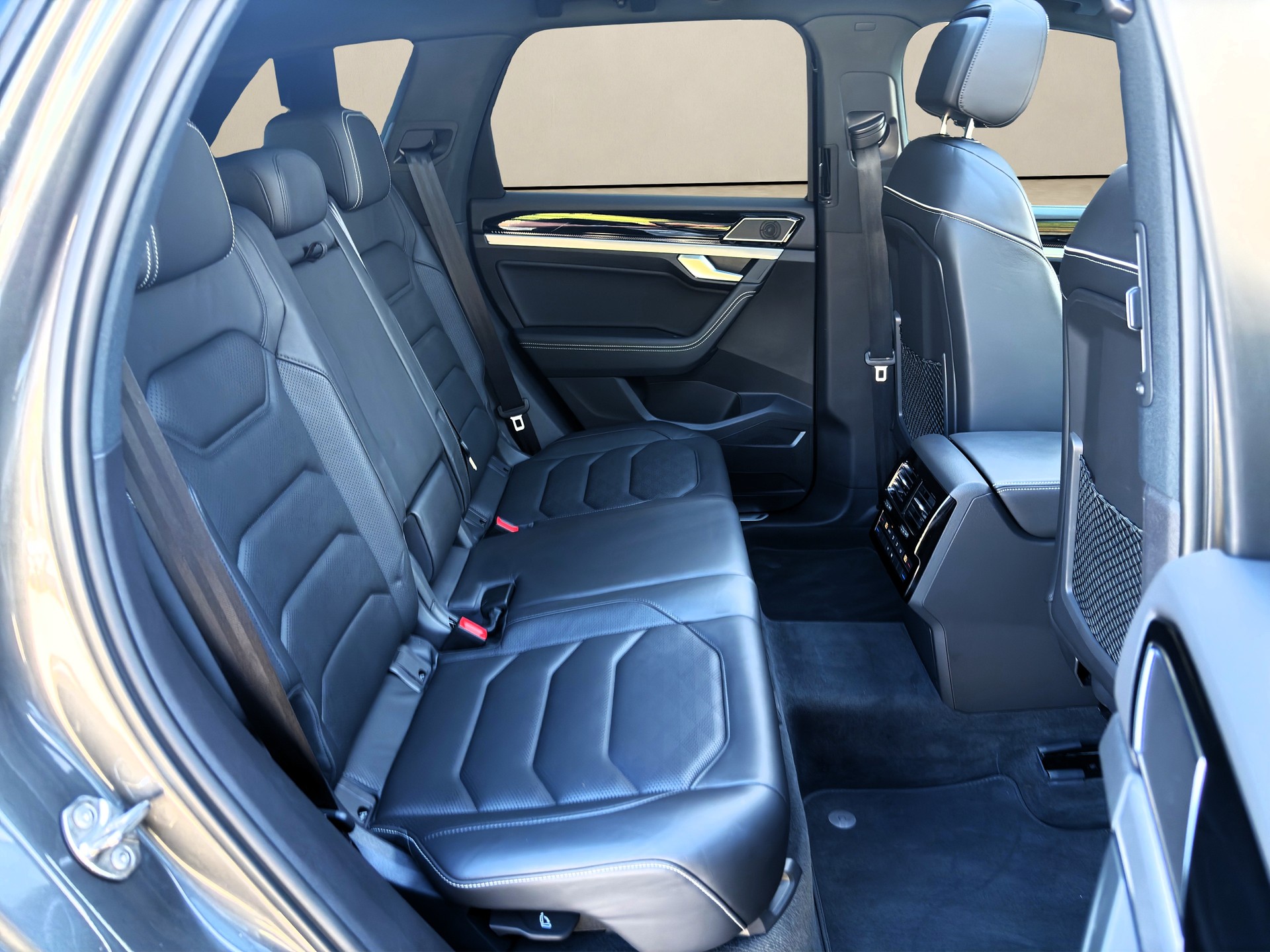 VW Touareg 3.0 TSI eHybrid Elegance Tiptronic ✅CH-Fahrzeug & 8-fach bereift auf ALU & Frisch ab Service✅-image-13